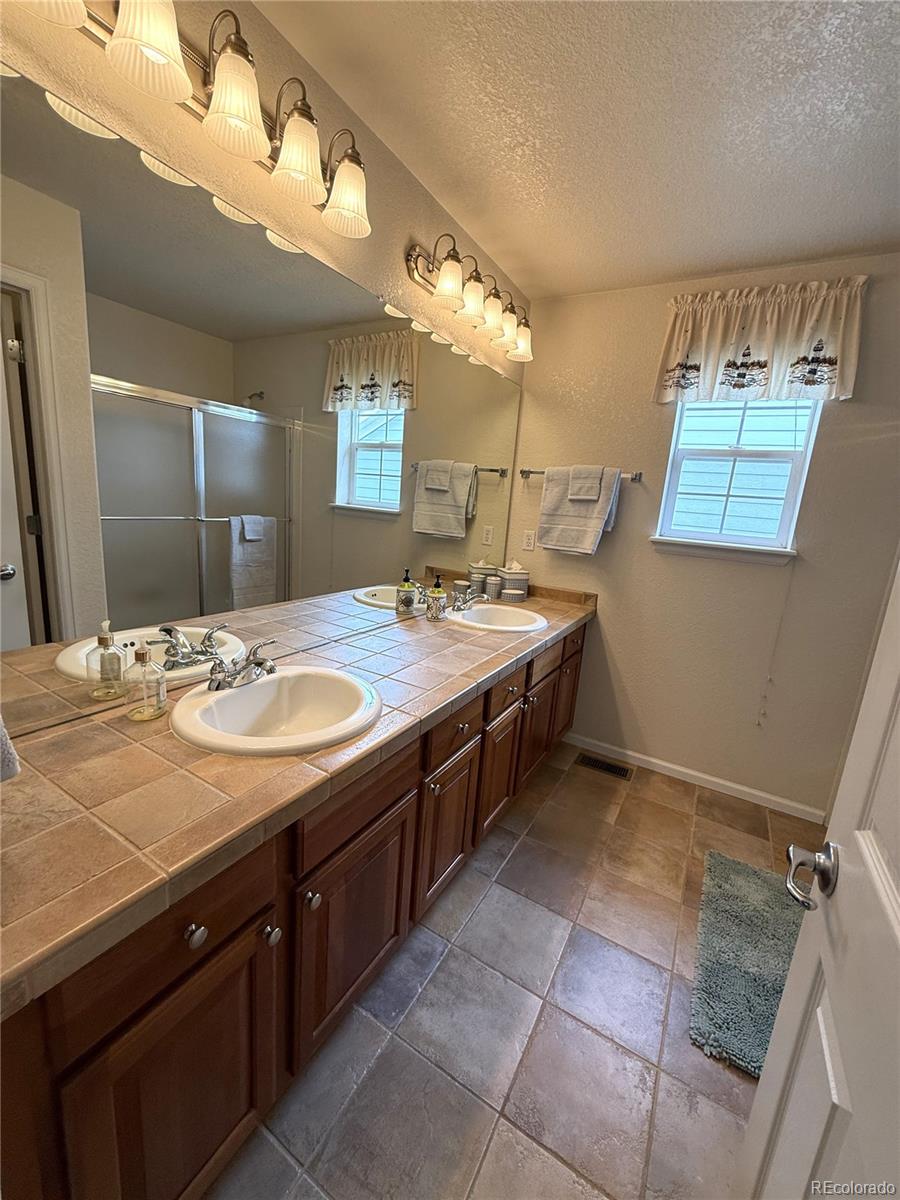 11387 S Blackthorn Court