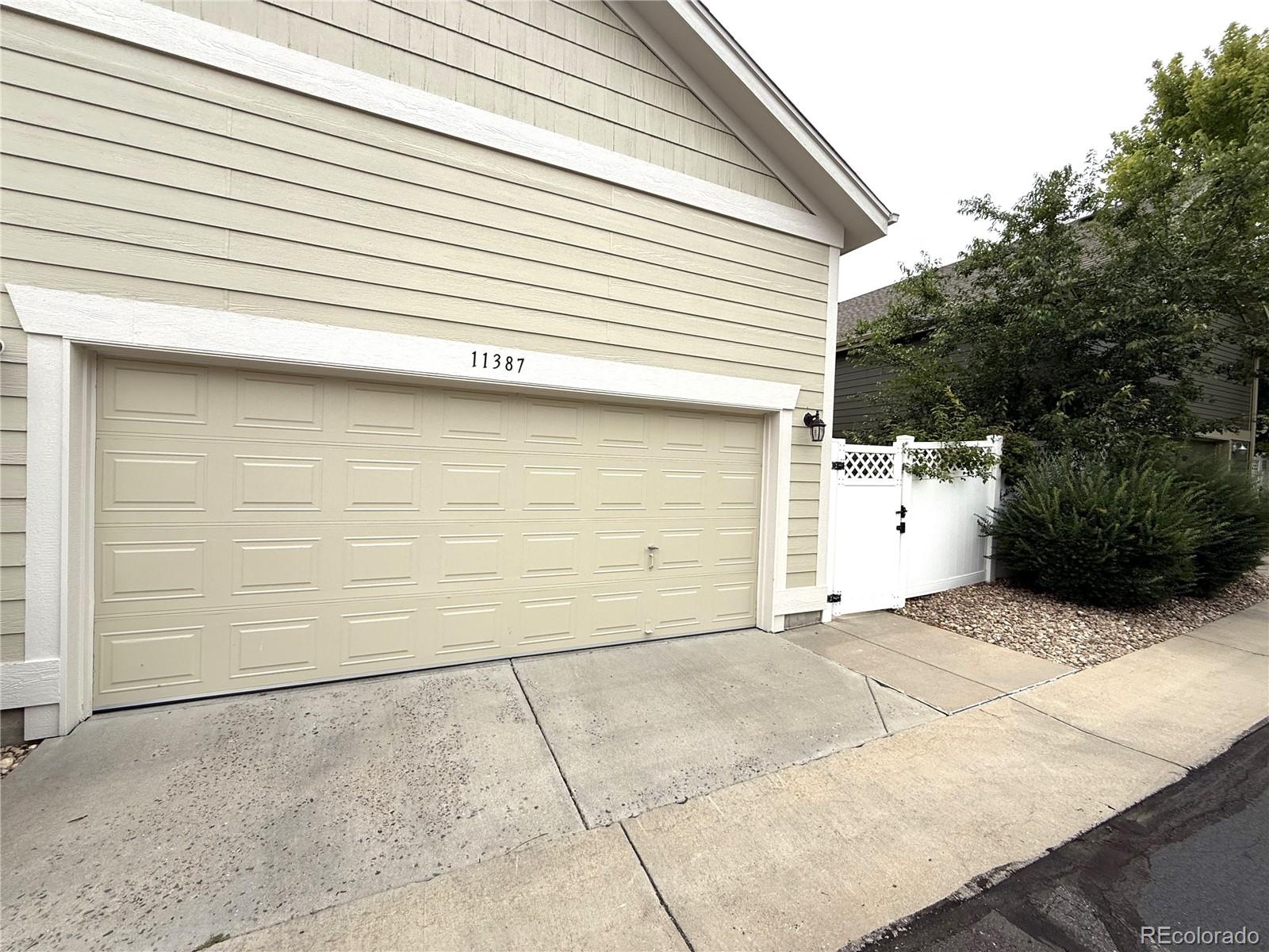 11387 S Blackthorn Court