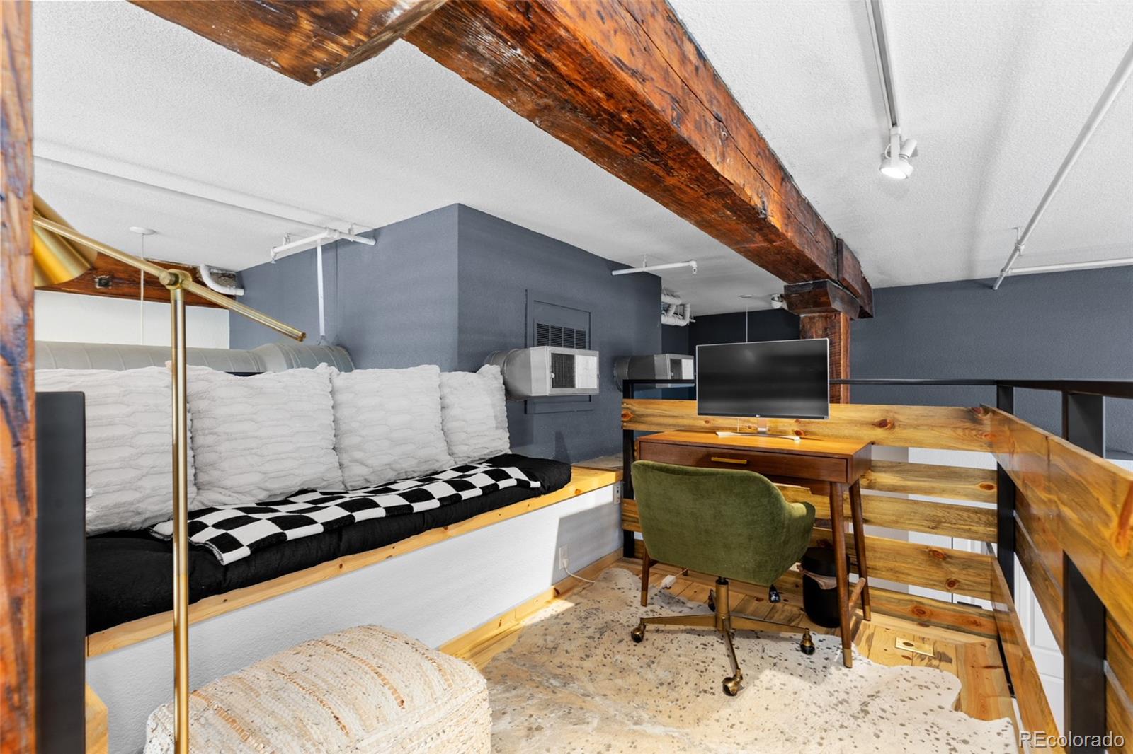 2560 Blake Unit: 101