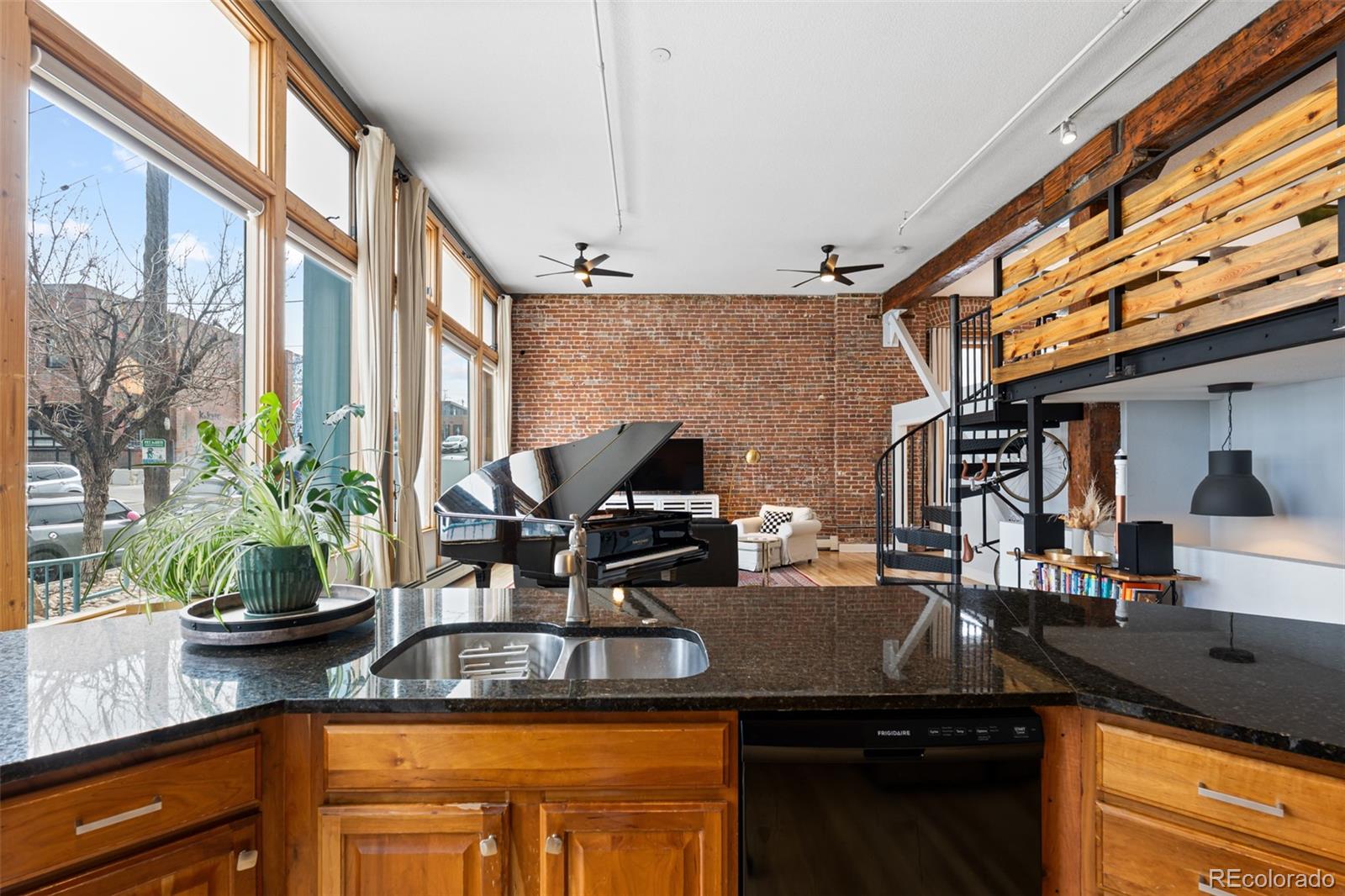 2560 Blake Unit: 101