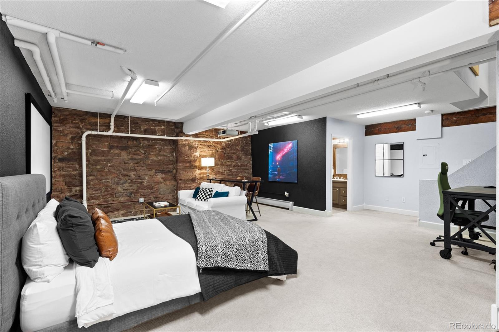 2560 Blake Unit: 101