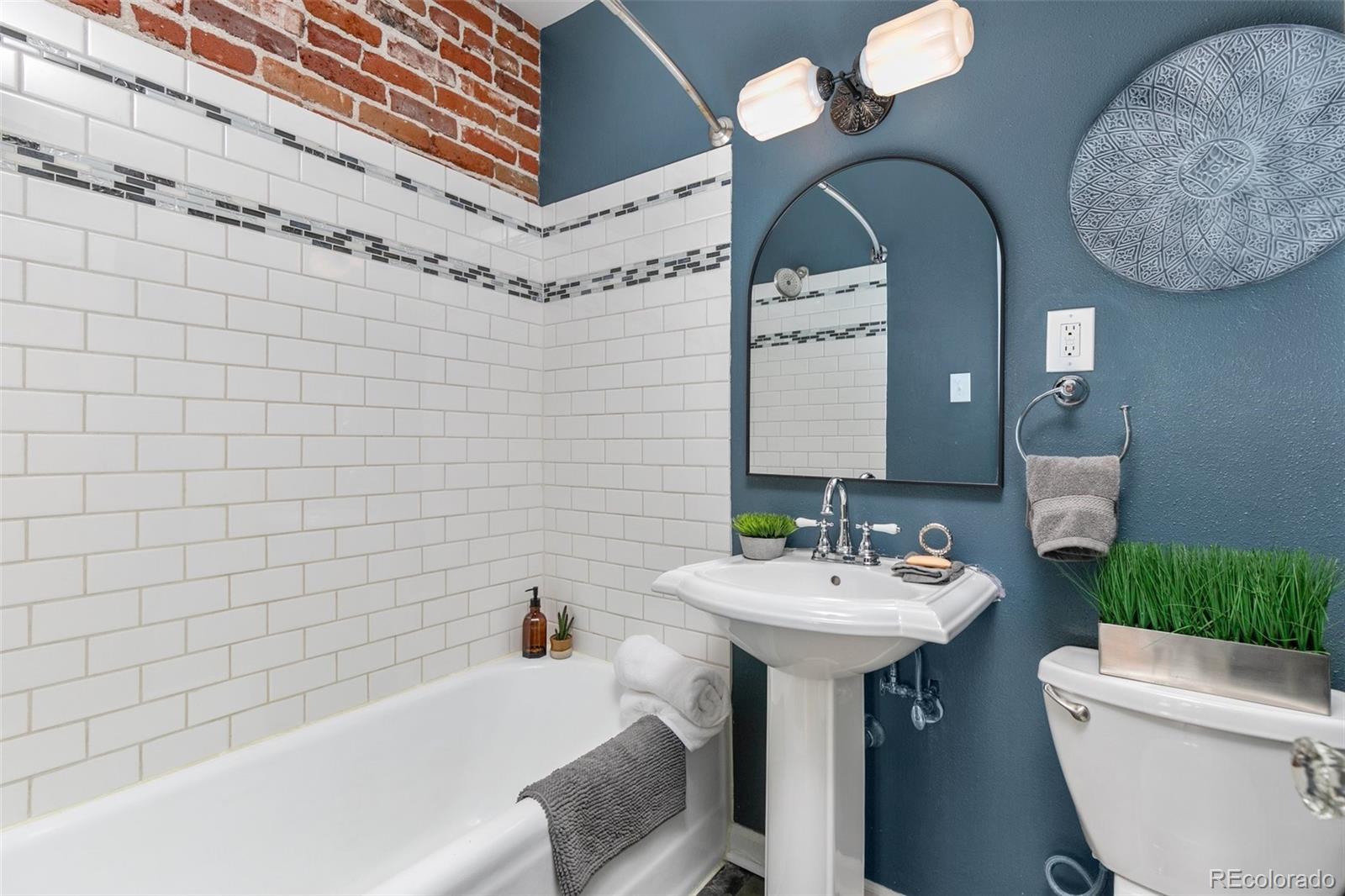 2533 E 11th Avenue Unit: 104