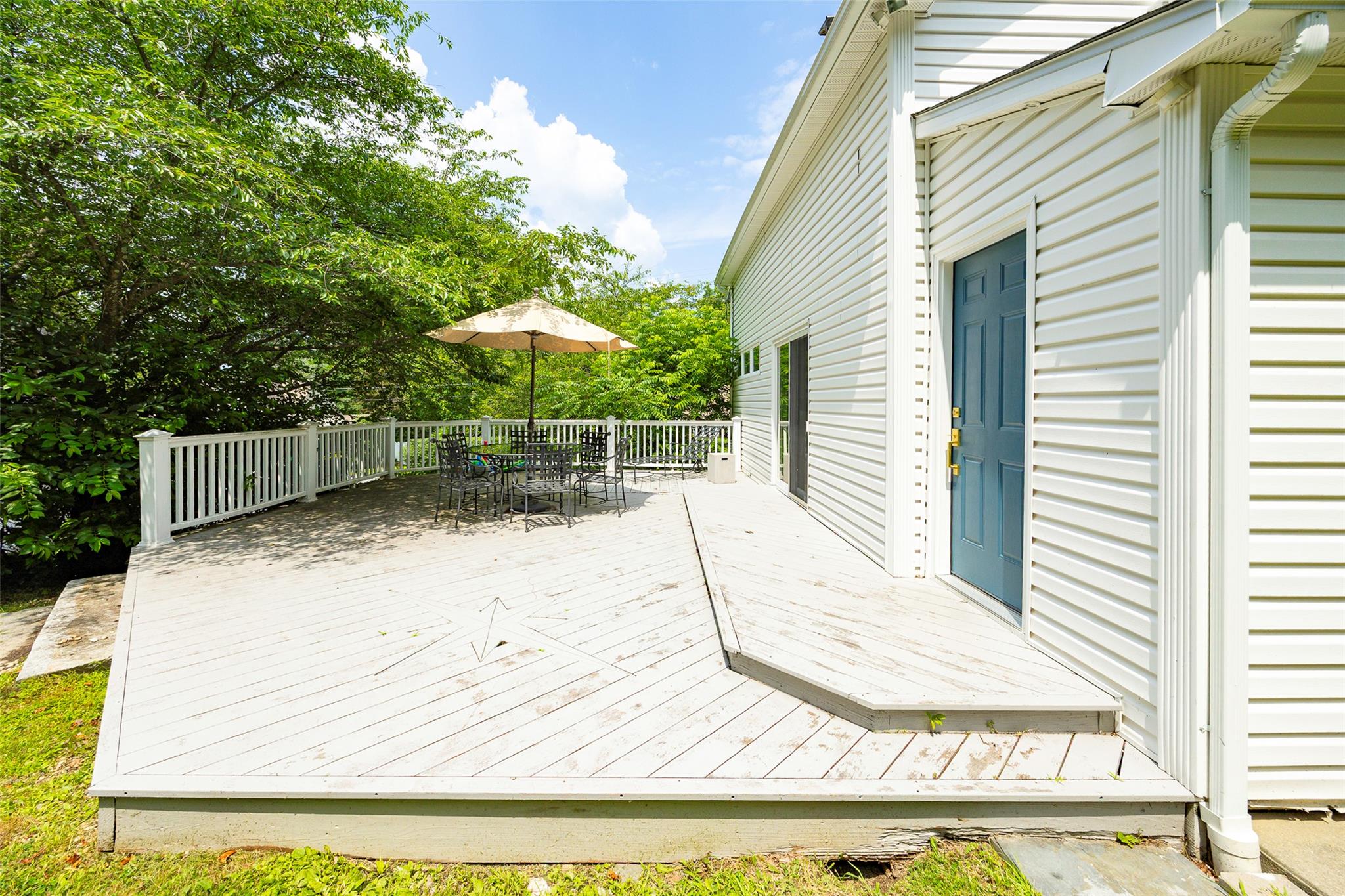 22 Tompkins Avenue