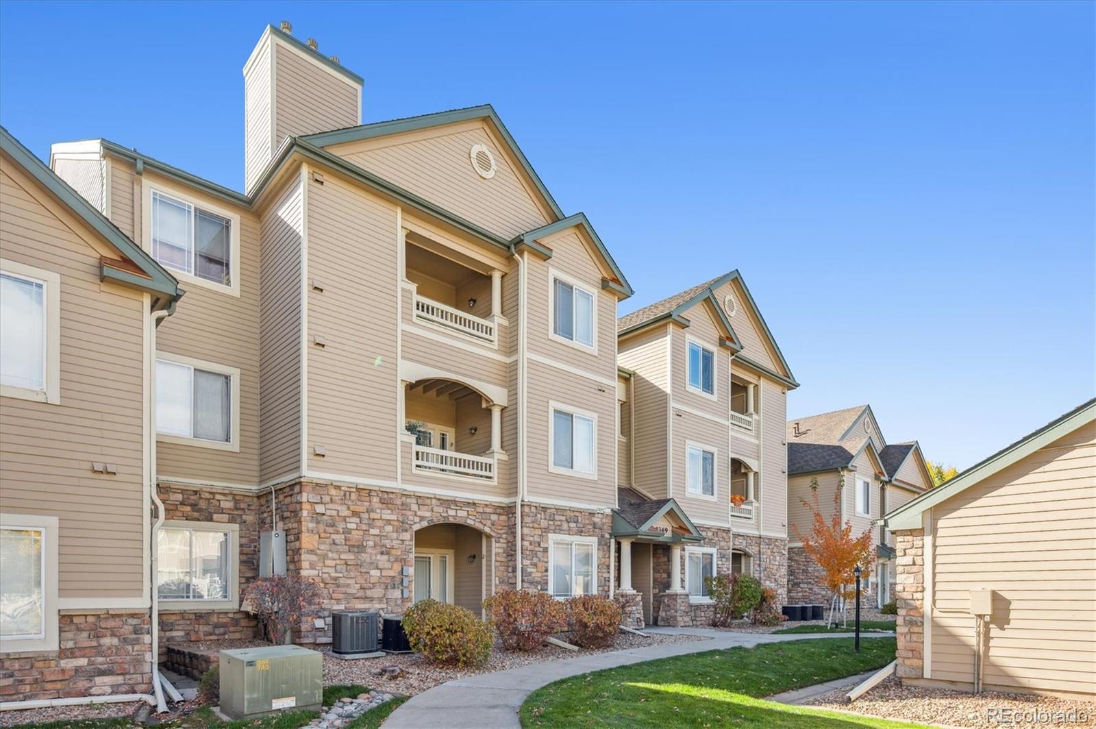 8369 S Independence Circle Unit: 305