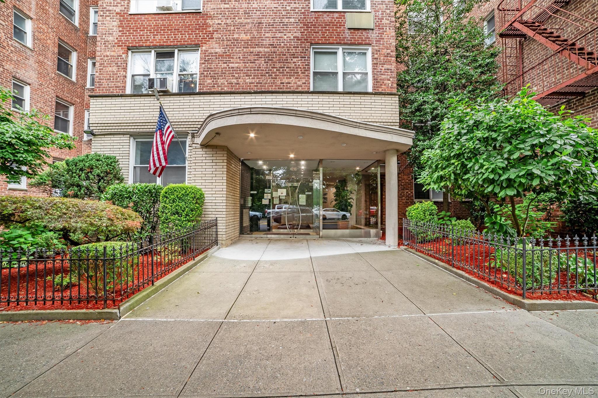 4295 Webster Avenue Unit: 5J