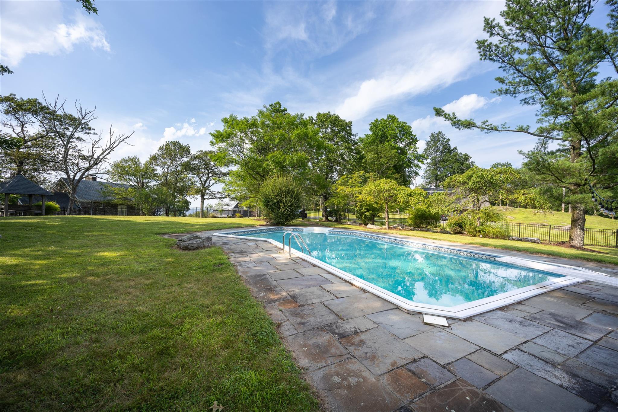 401 Woodmont Road
