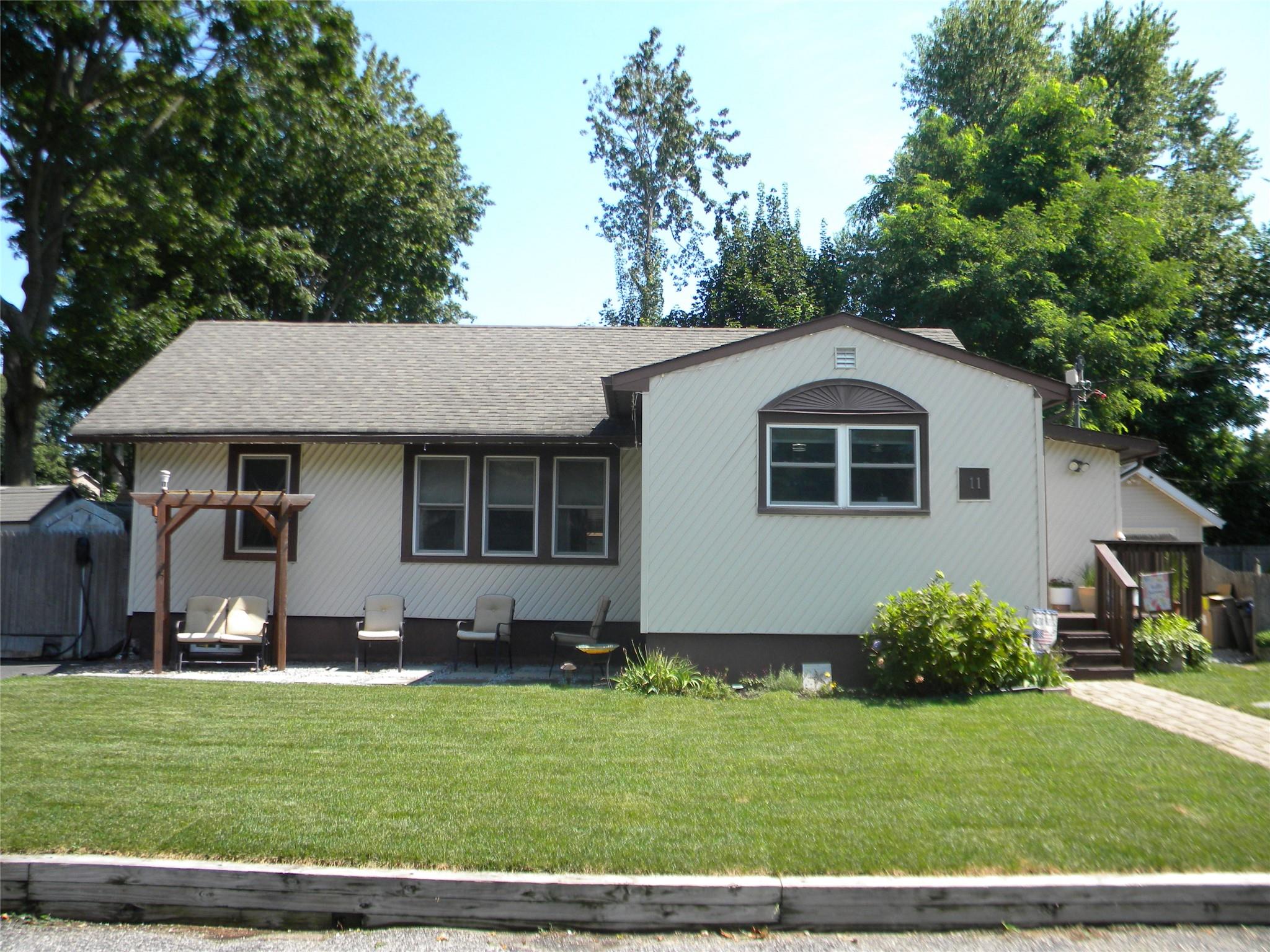 11 Oswego Place