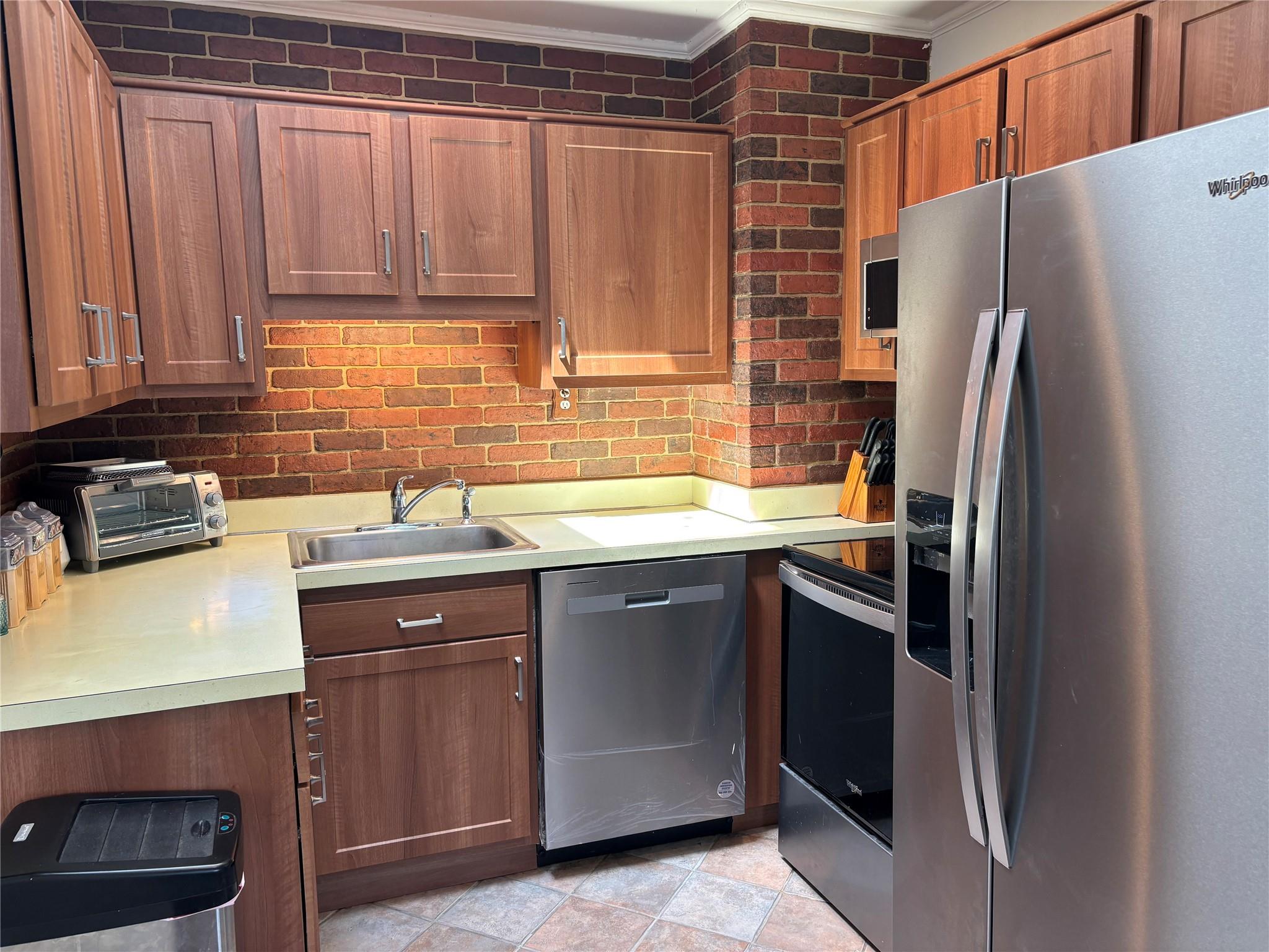 21 Kinderhook Drive