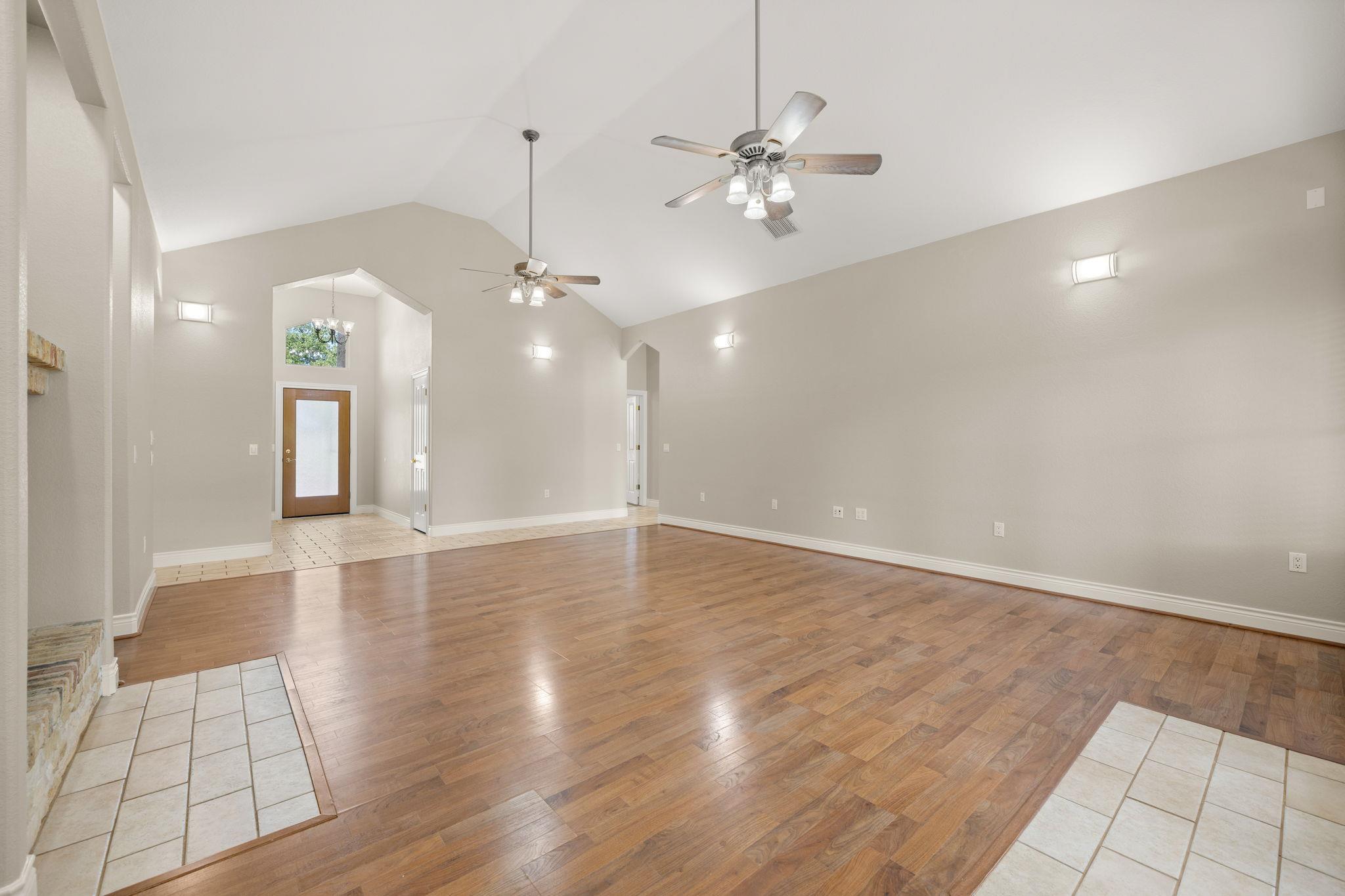 509 Meadow Oaks DR