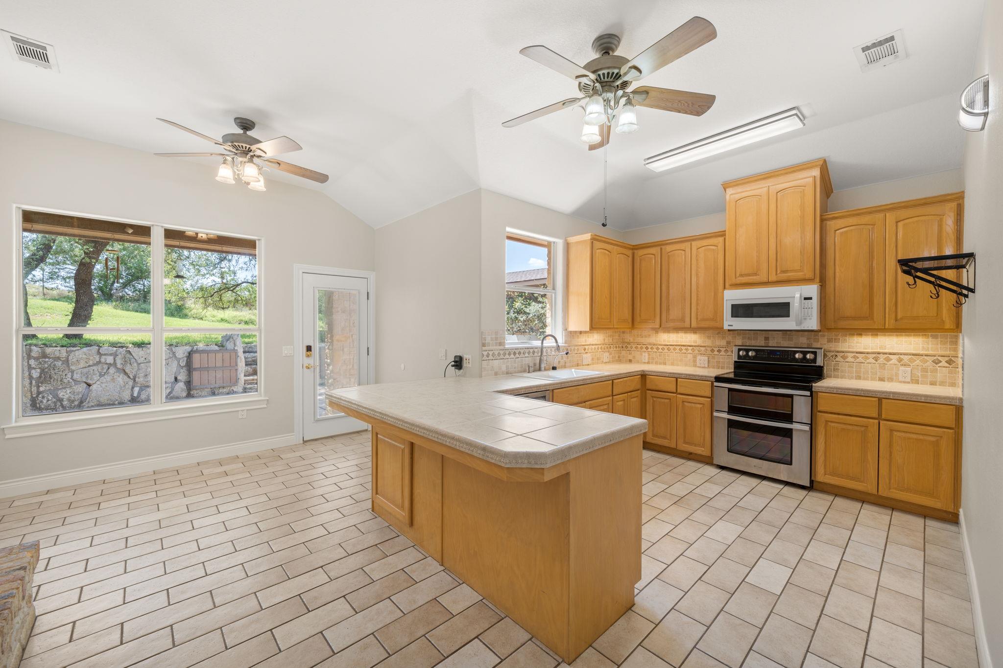 509 Meadow Oaks DR