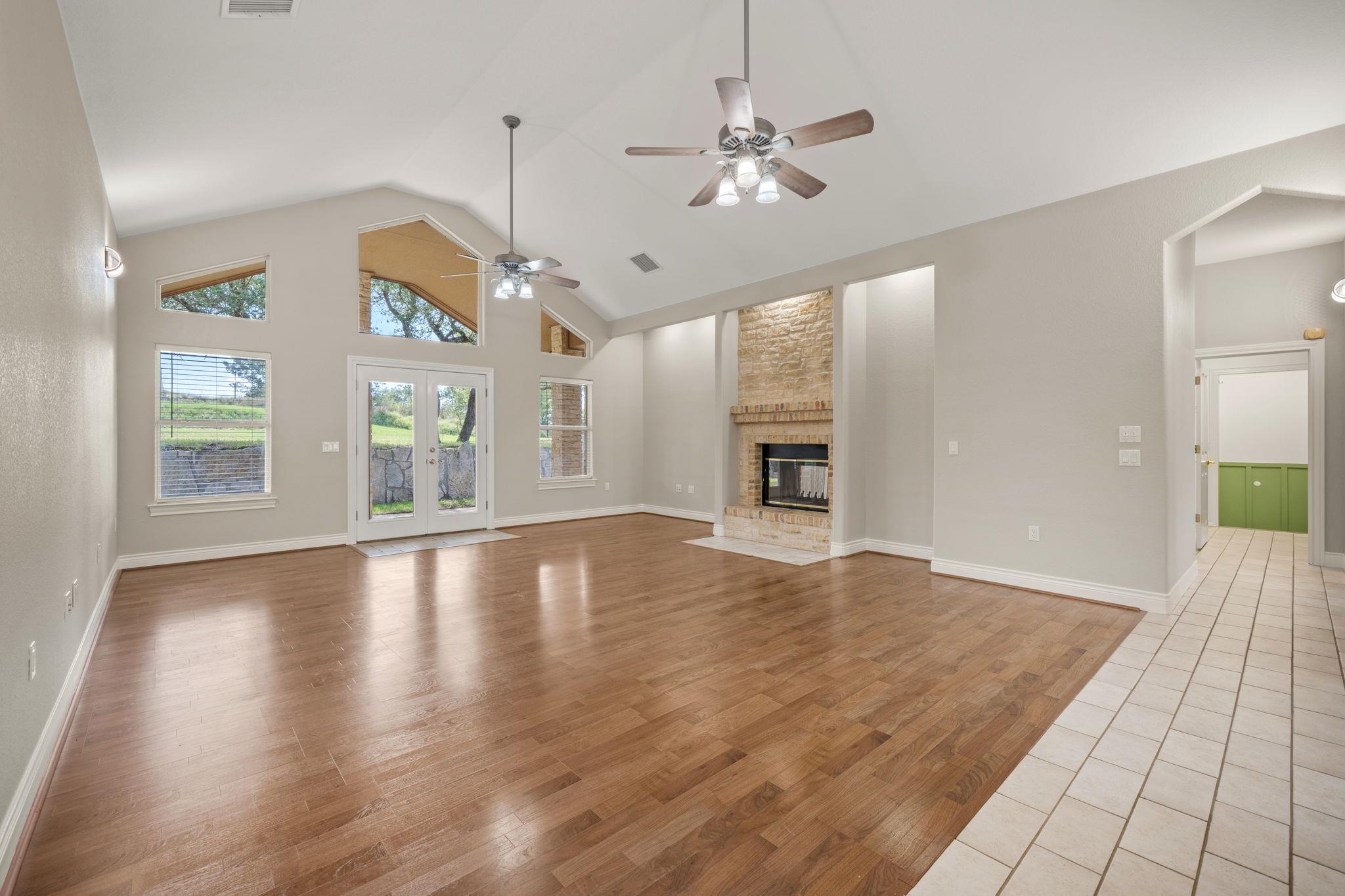 509 Meadow Oaks DR