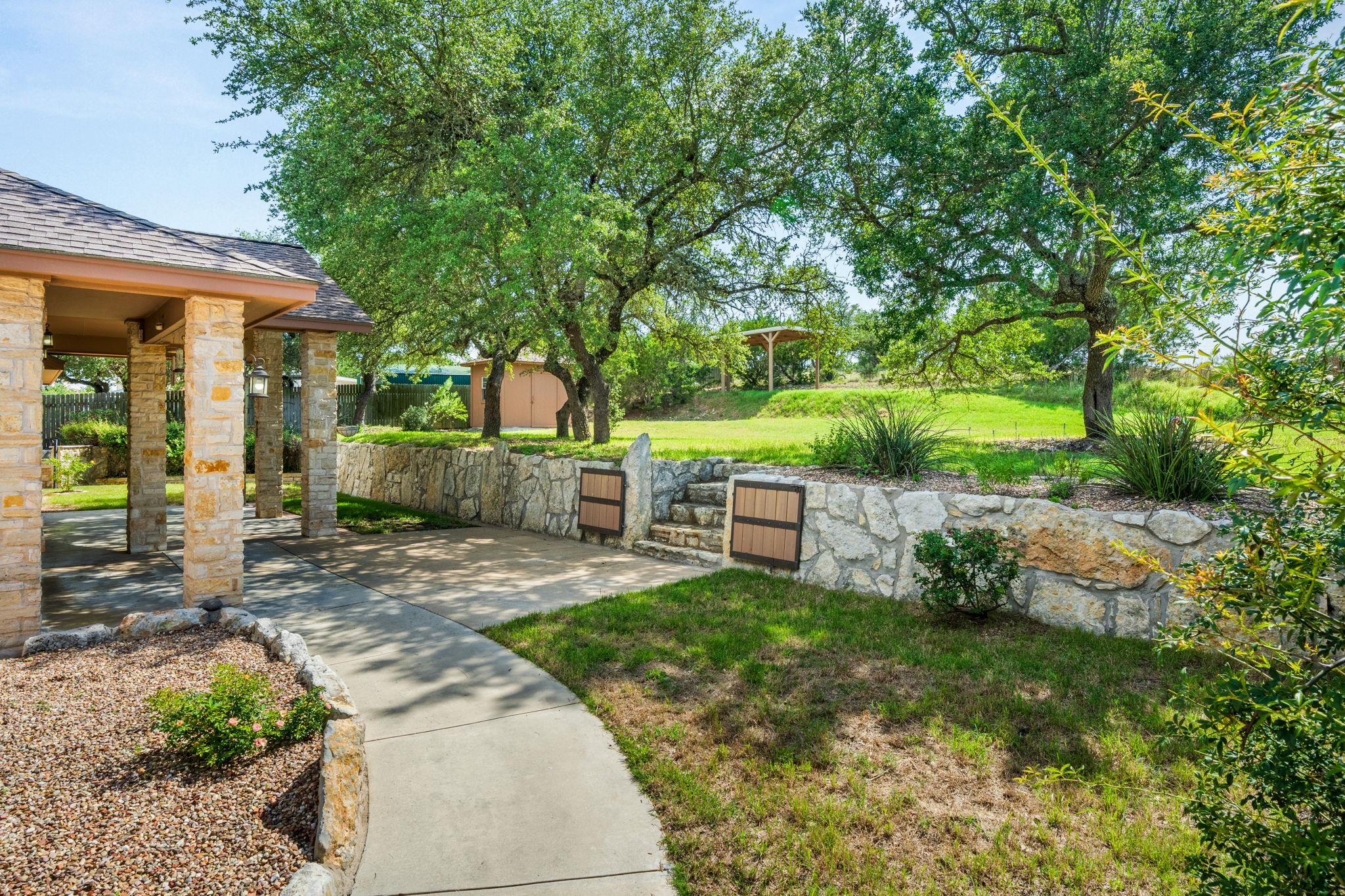 509 Meadow Oaks DR