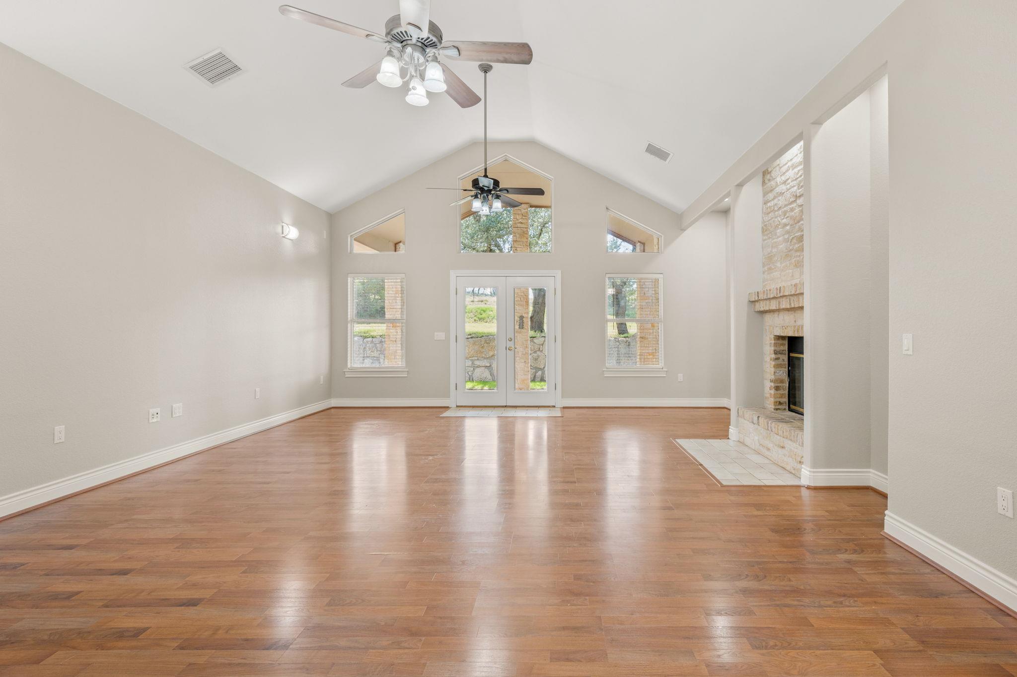 509 Meadow Oaks DR