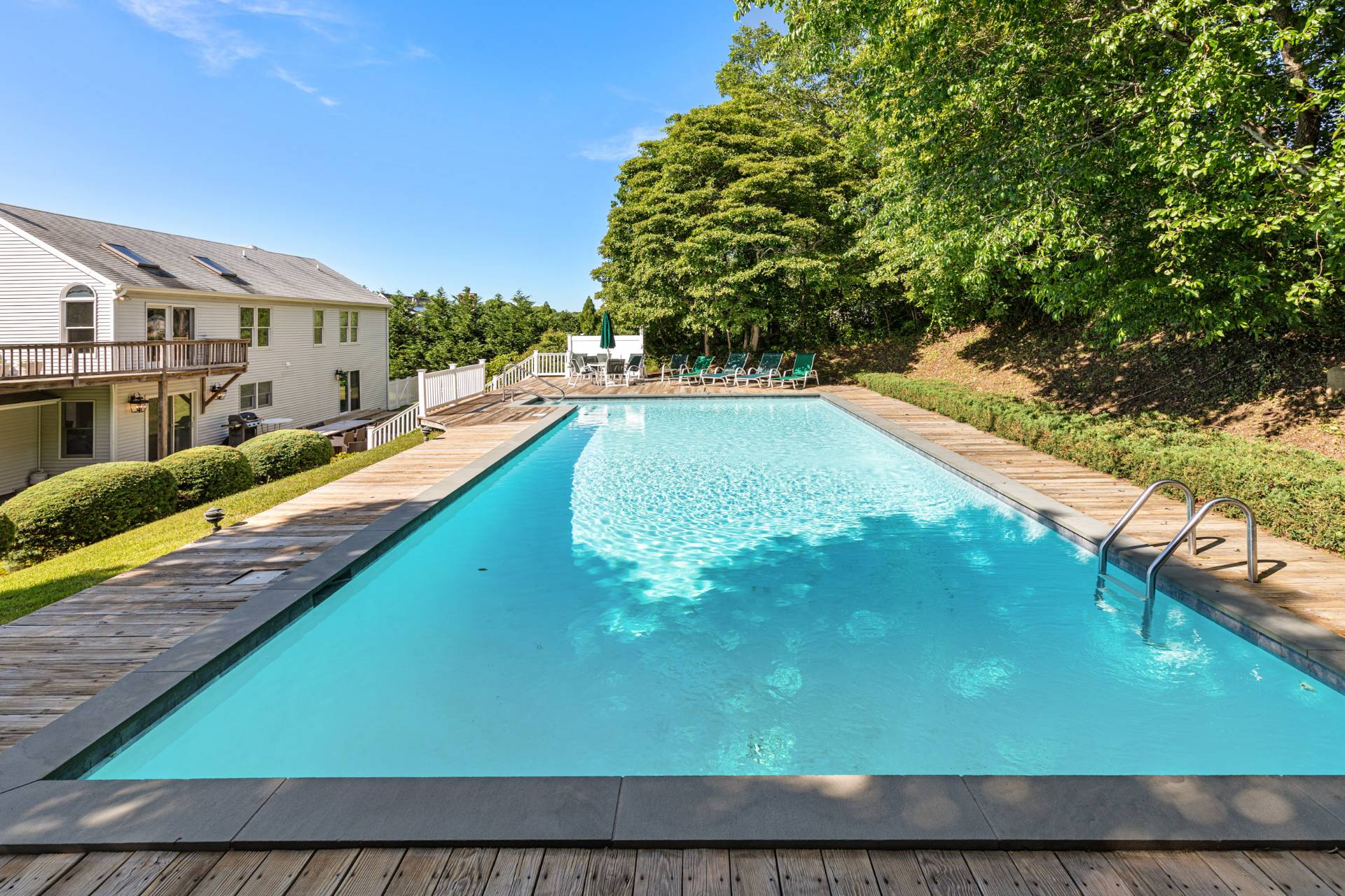 20 UNDERHILL DR