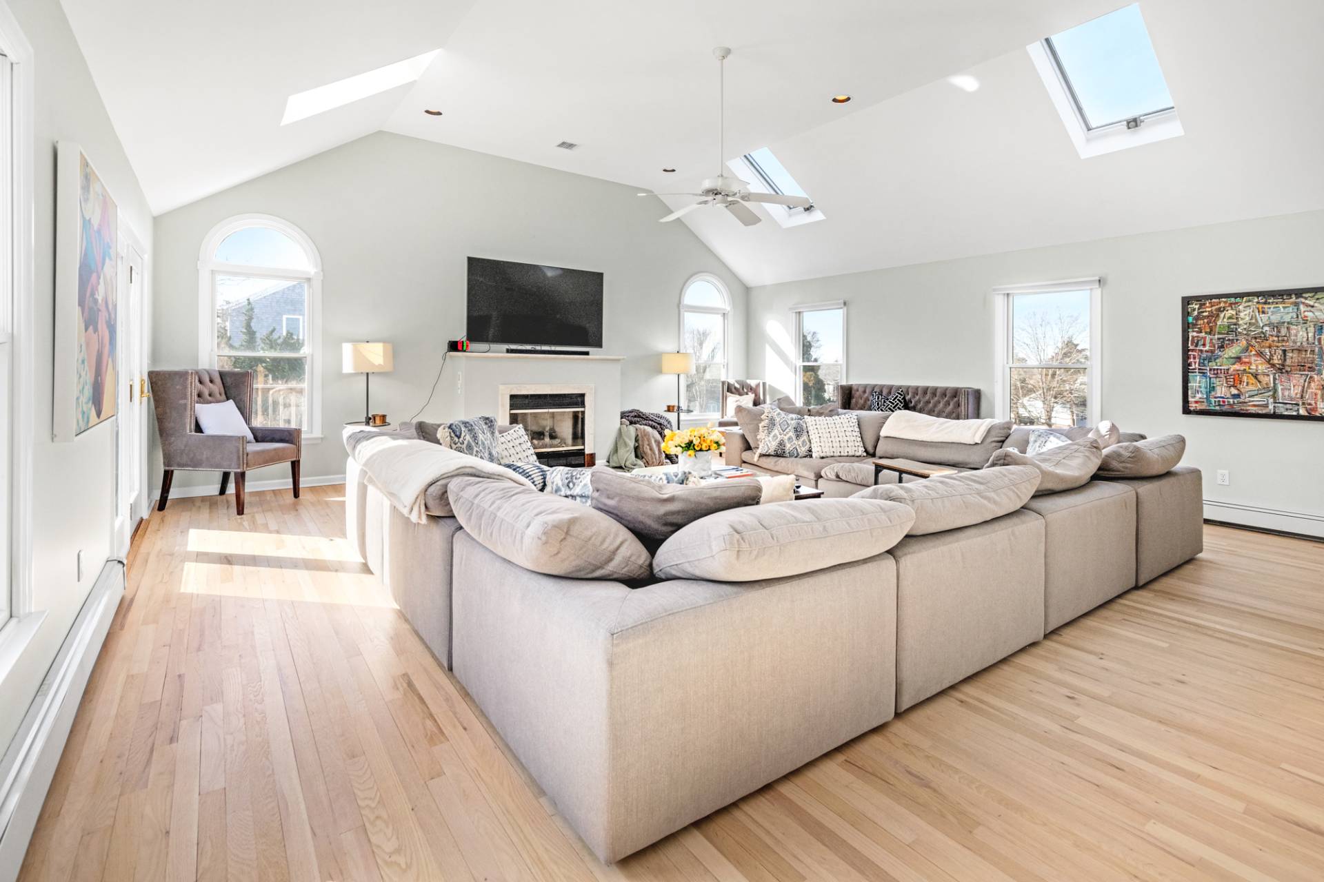 20 UNDERHILL DR