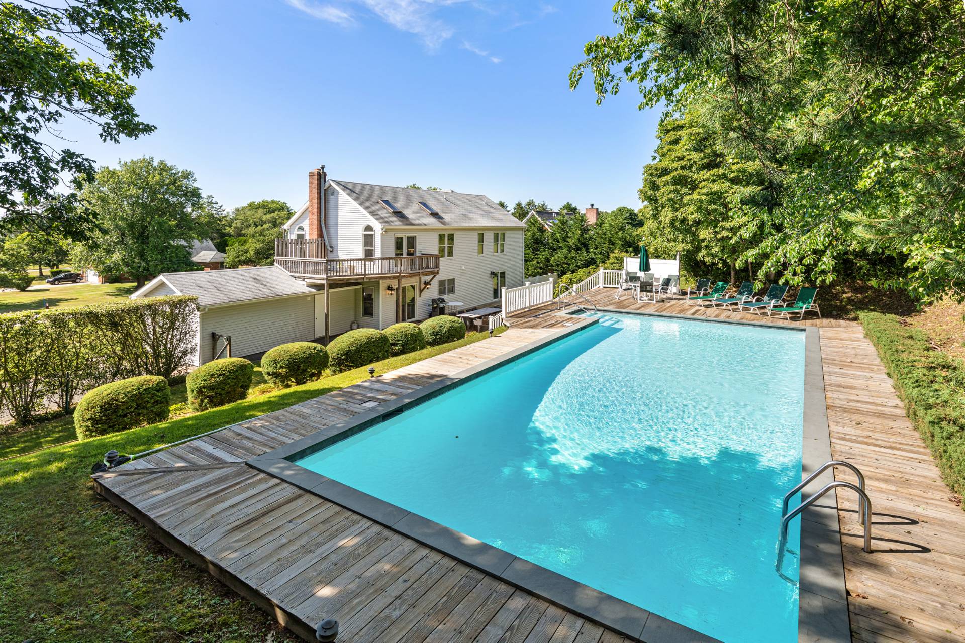 20 UNDERHILL DR
