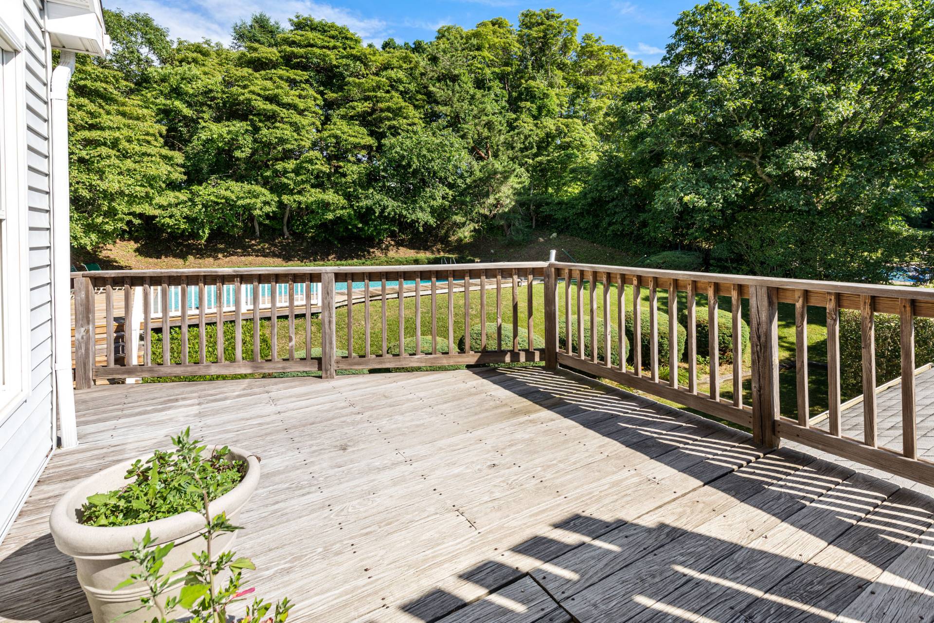 20 UNDERHILL DR