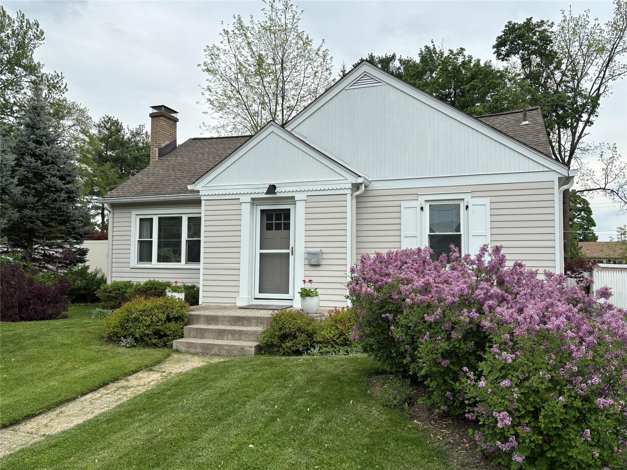 45 Oakwood Boulevard