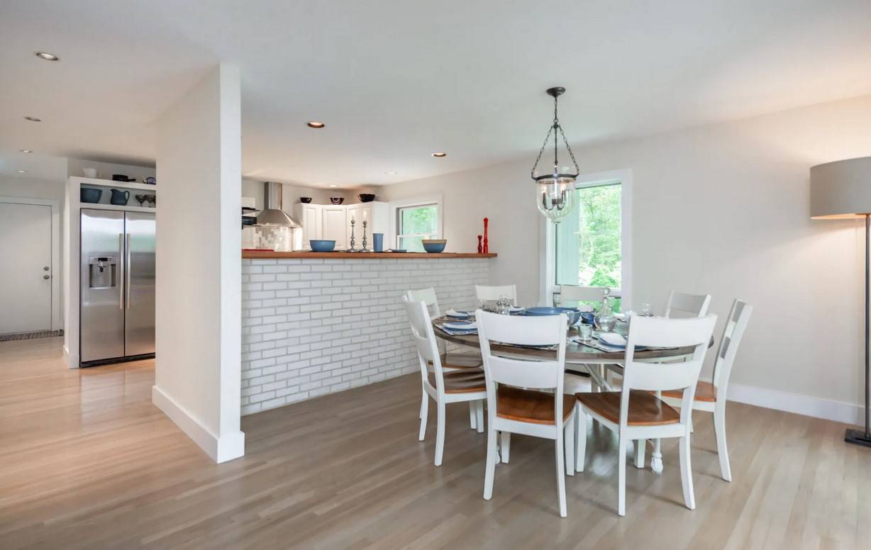 6 WOODCREST DR