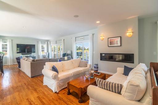 17 DUMAR DR