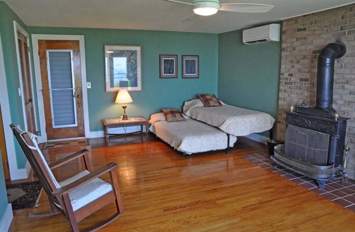 4 CLEVELAND DR