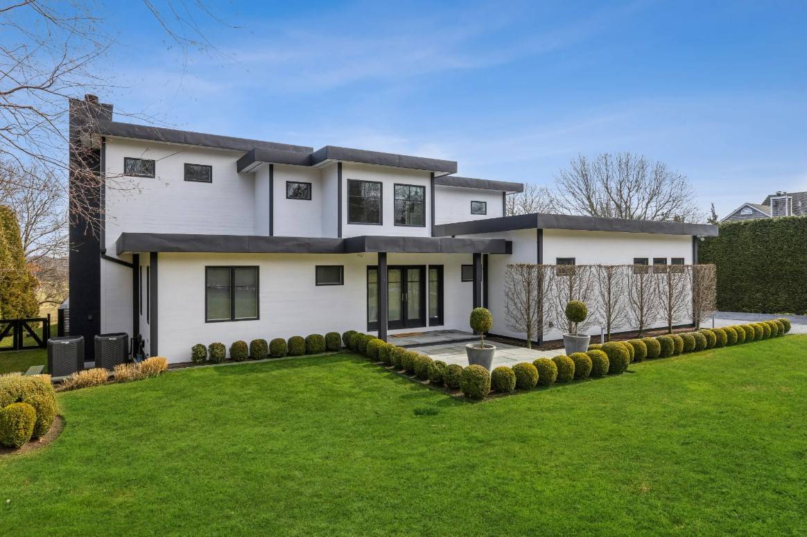 164 TUCKAHOE LN