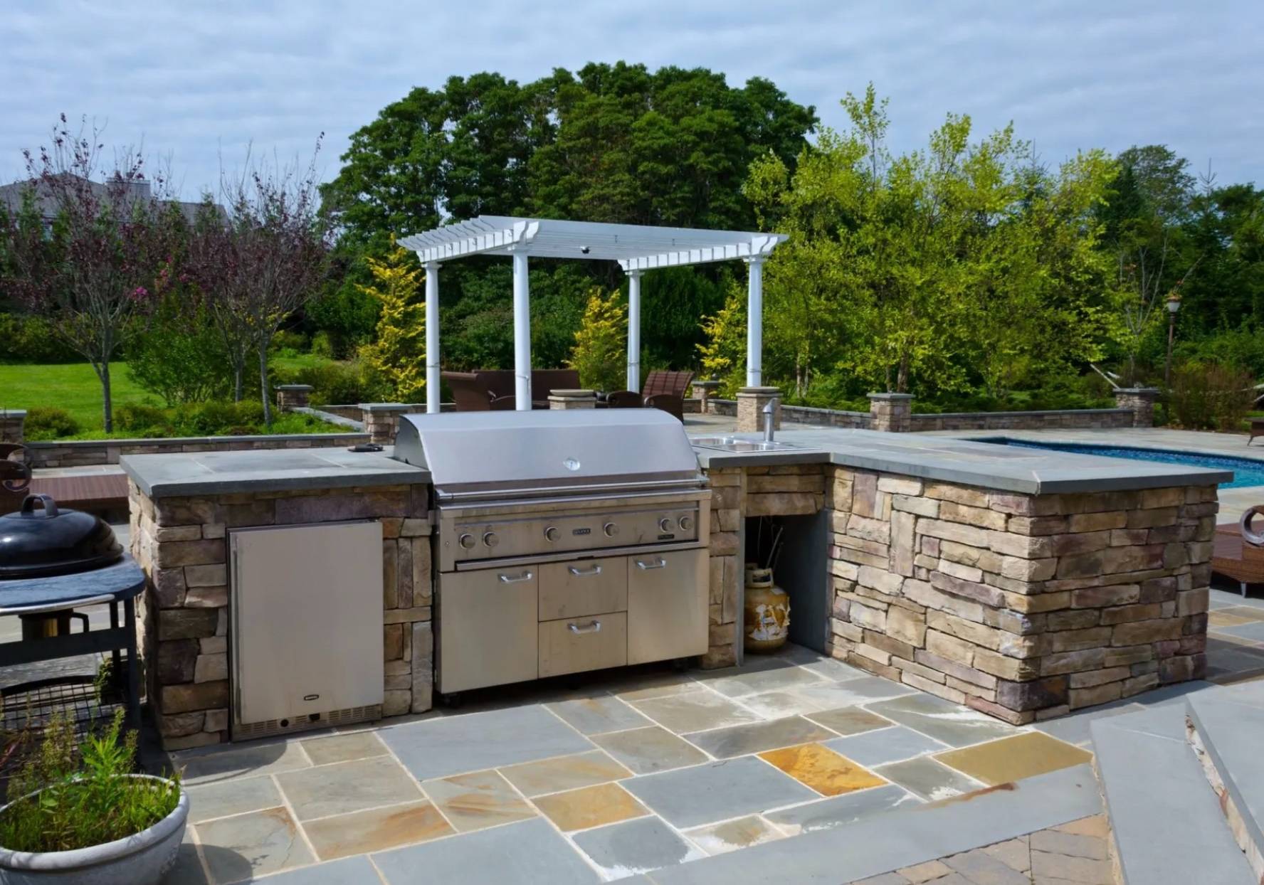 101 PARRISH POND CT E