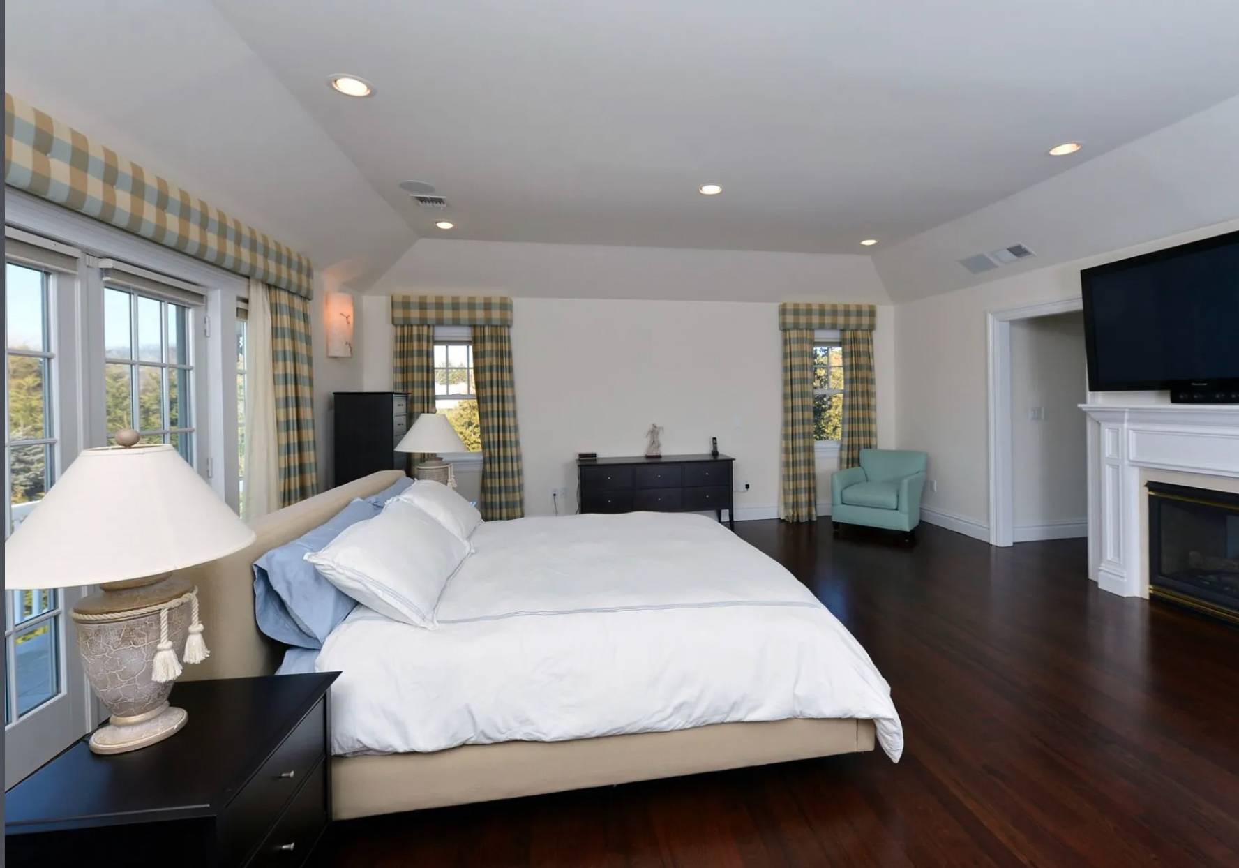 101 PARRISH POND CT E