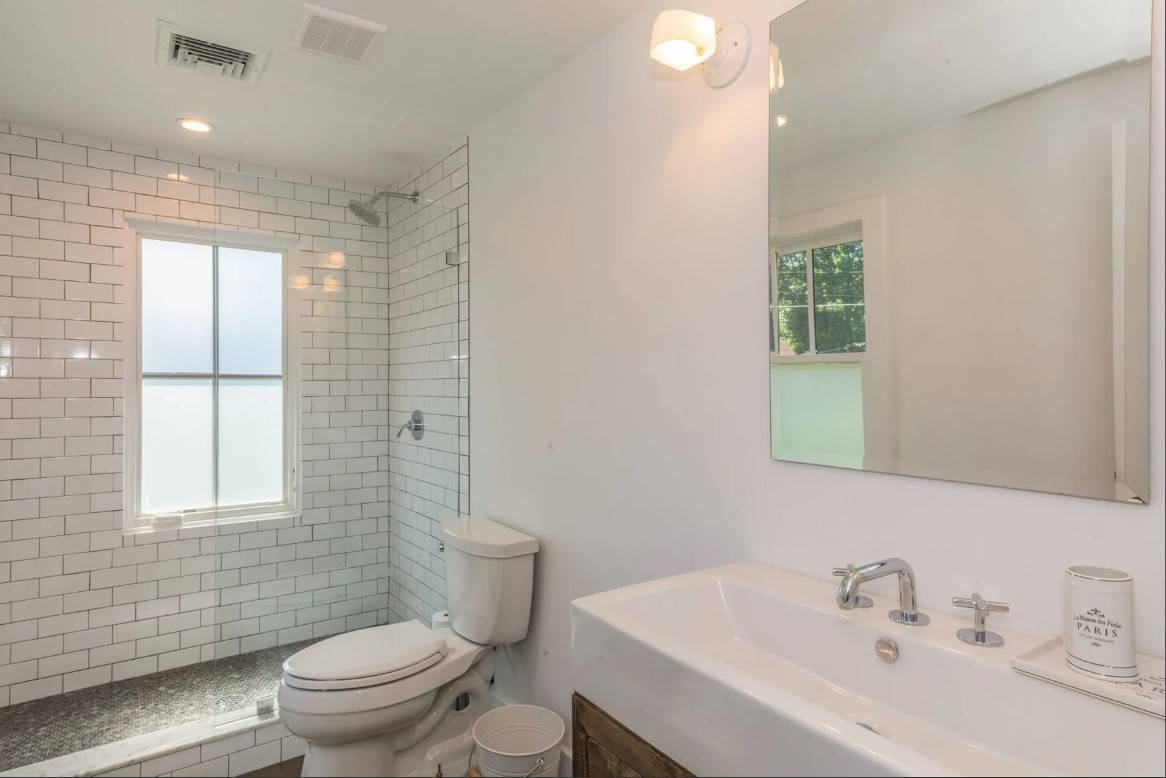 111 HALSEY ST