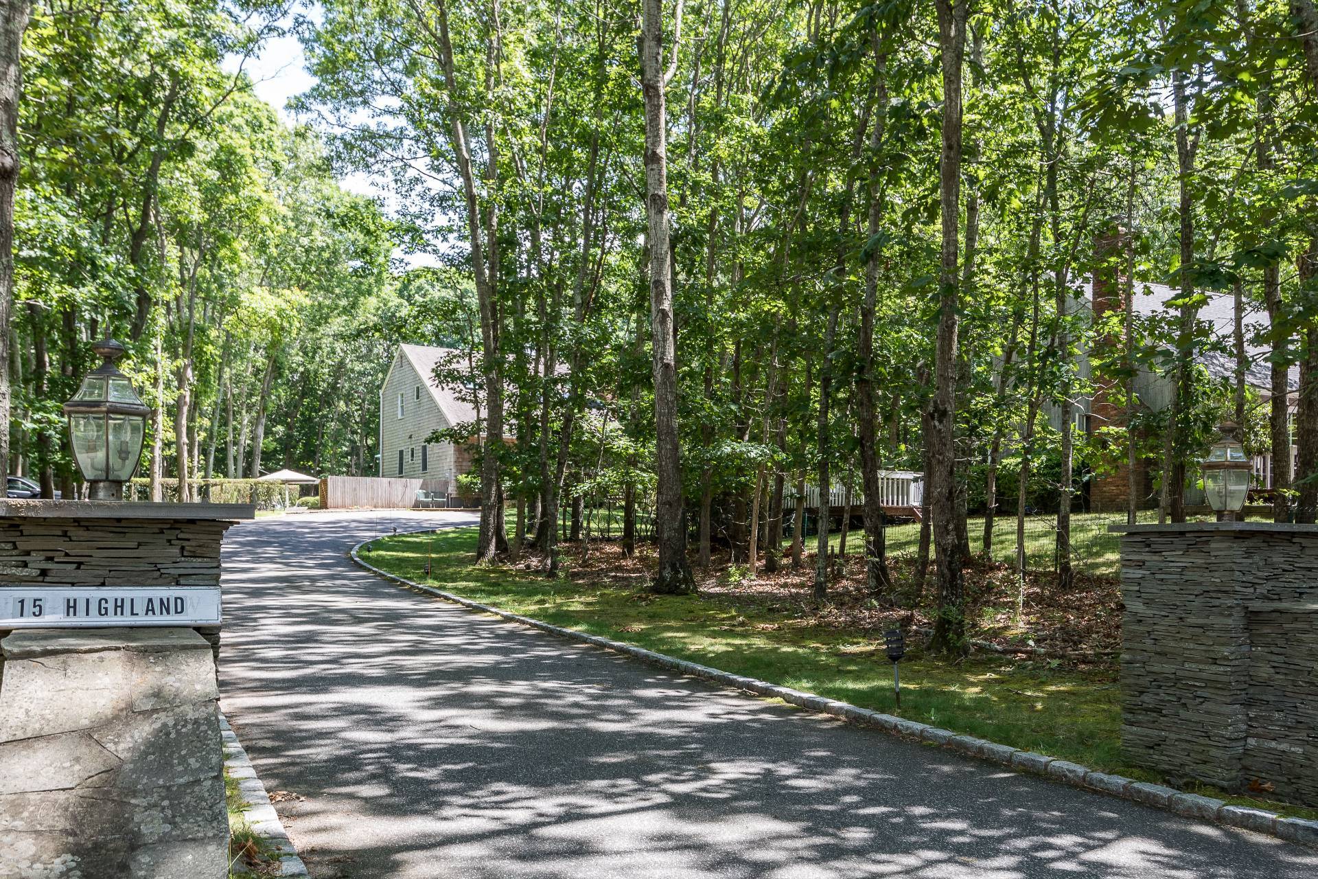 15 HIGHLAND BLVD