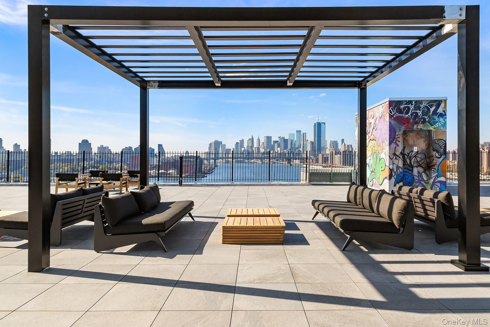 475 Kent Avenue Unit: 702