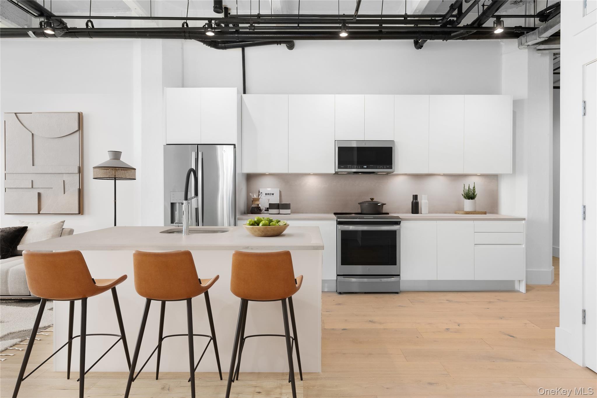 475 Kent Avenue Unit: 702