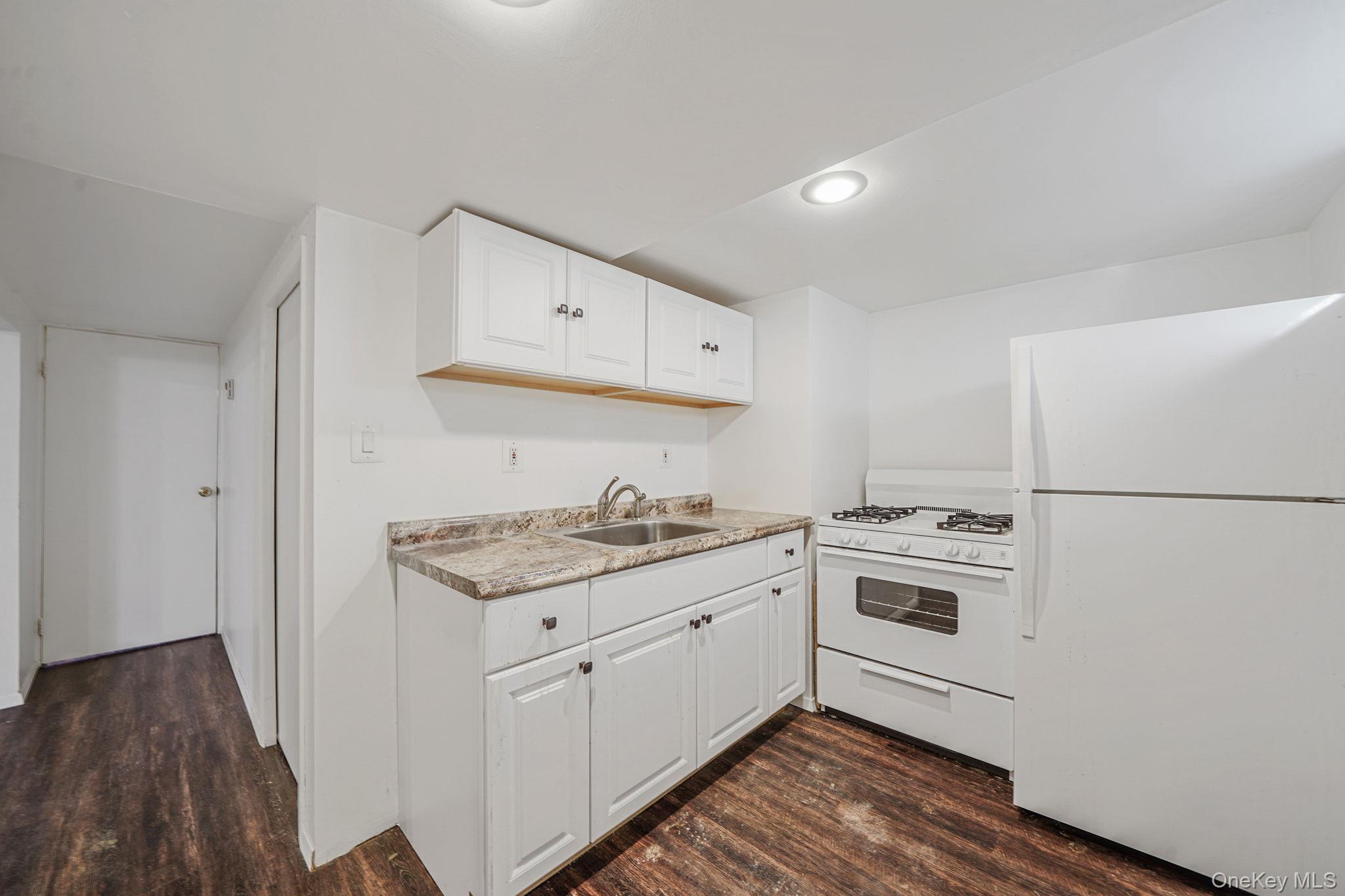 1080 N Broadway