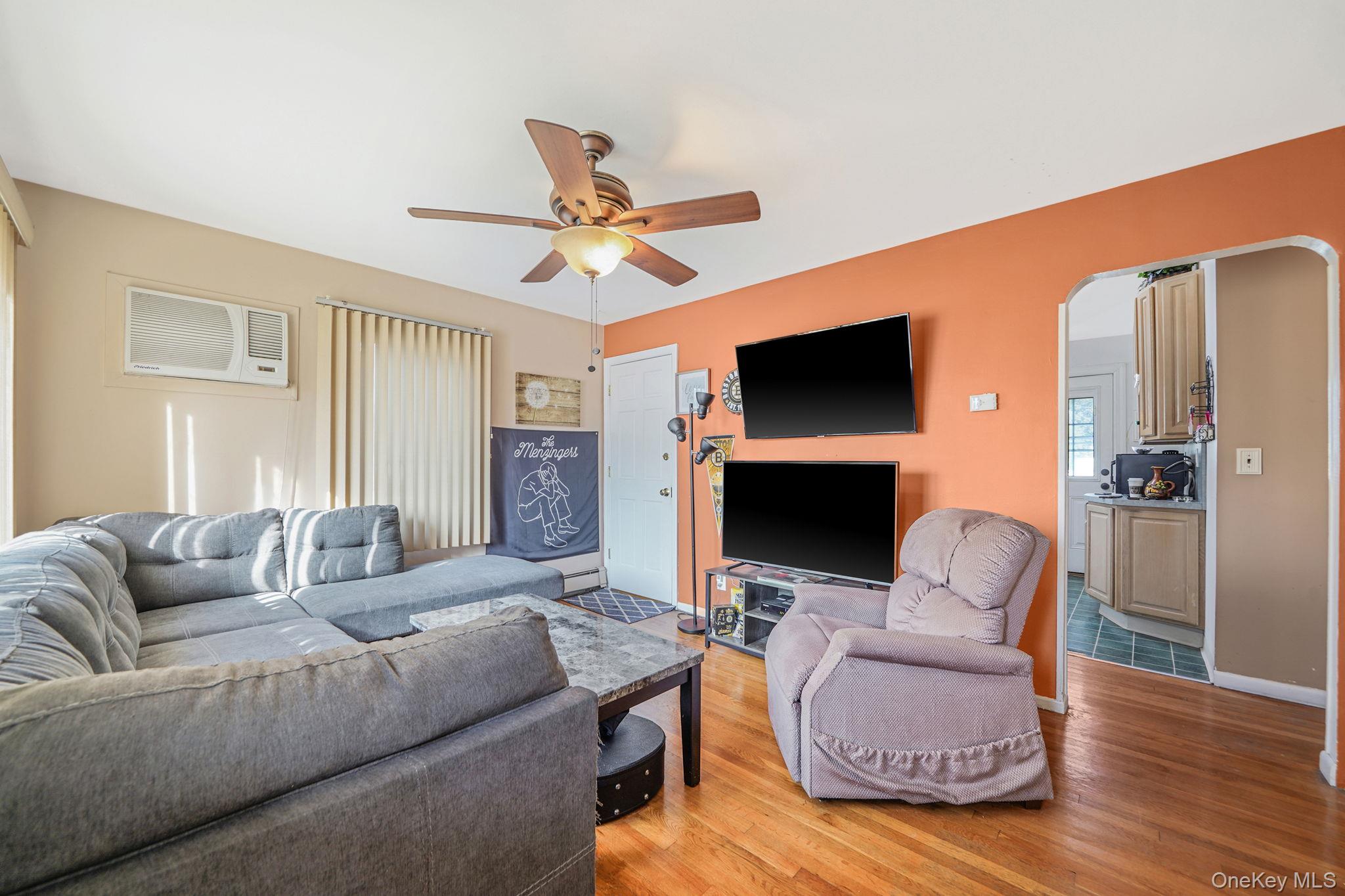 1080 N Broadway