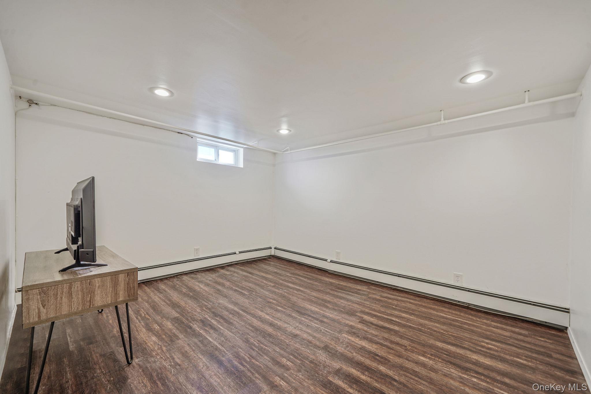 1080 N Broadway