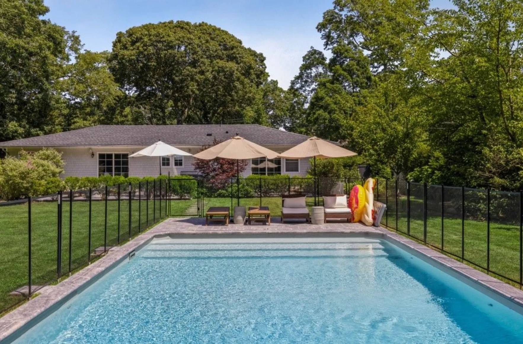 22 SANDRA RD