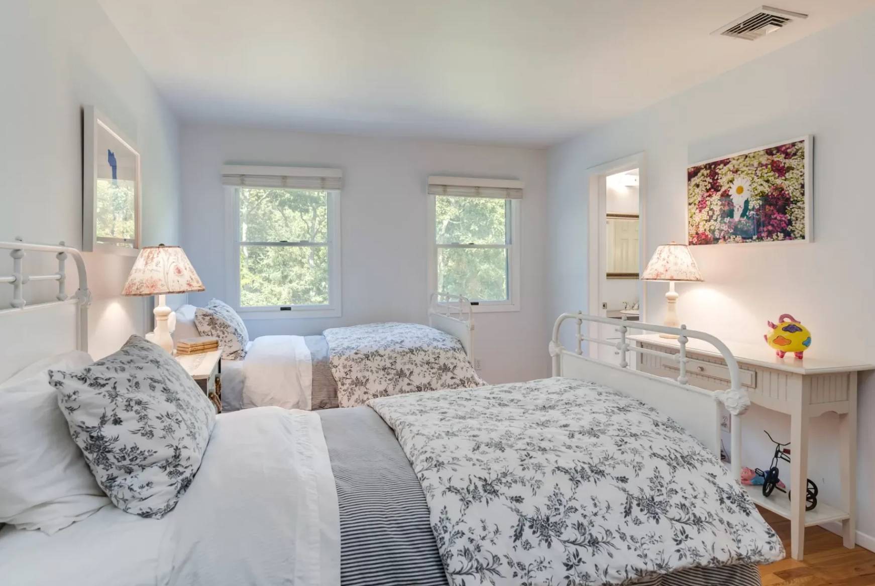 2 MOUNTAIN LAUREL LN