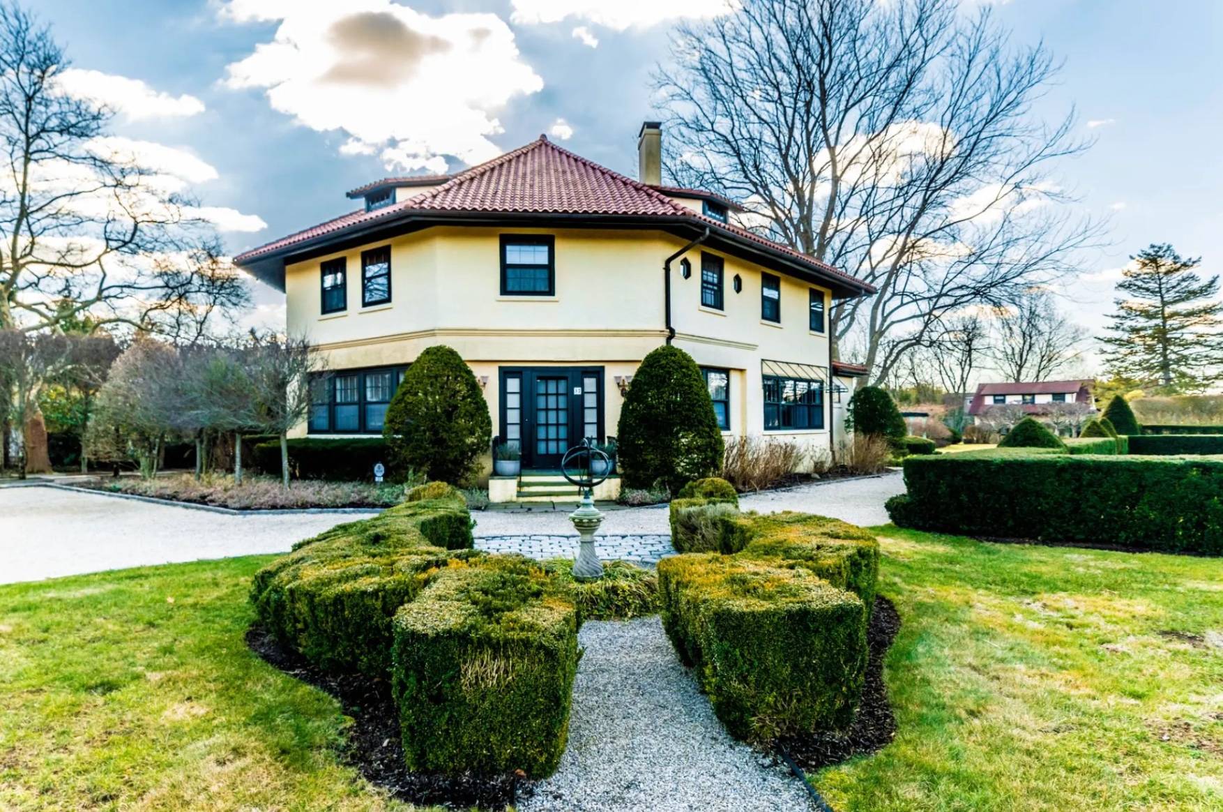 37 BEACH LN