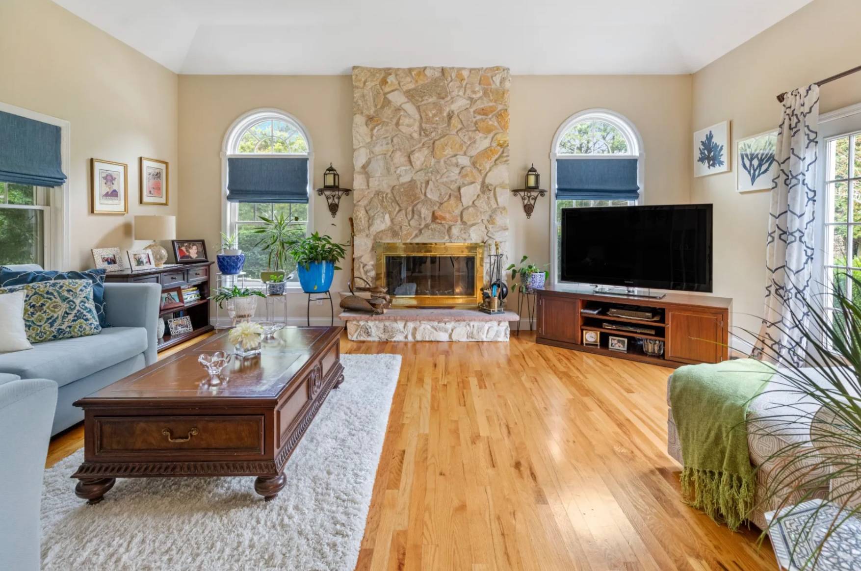 39 RAYMONDS LN
