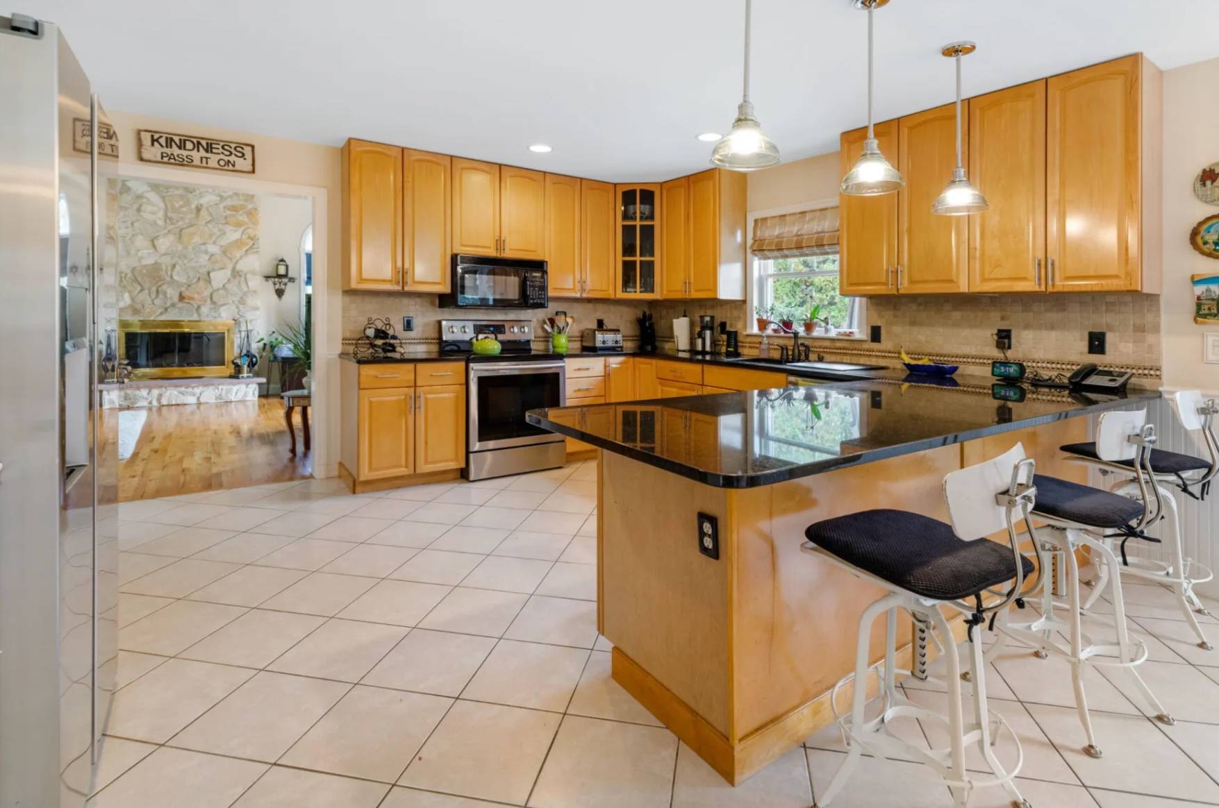 39 RAYMONDS LN