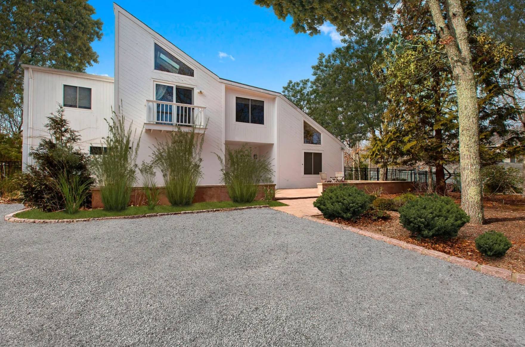 44 DIANE DR