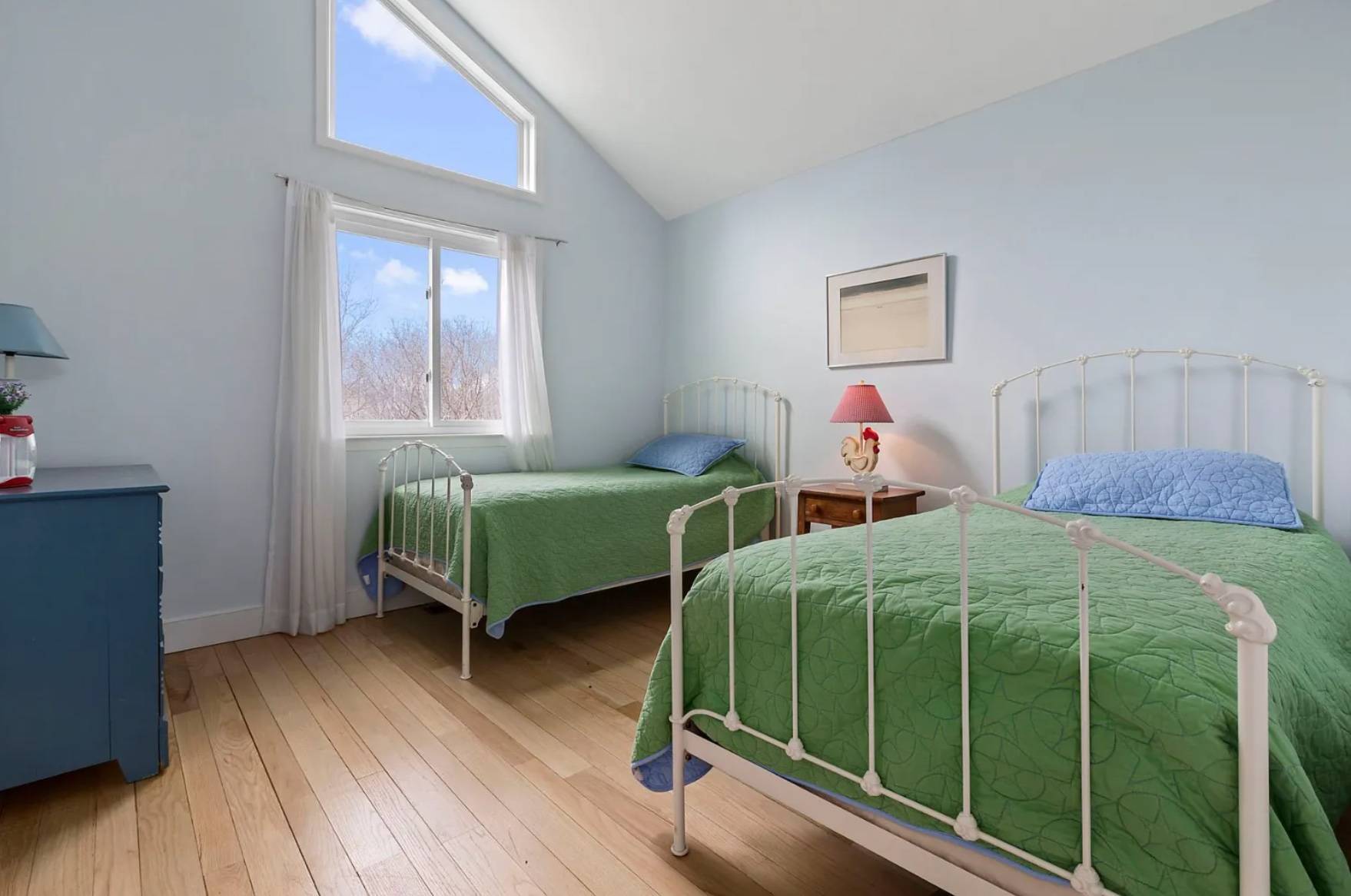 44 DIANE DR