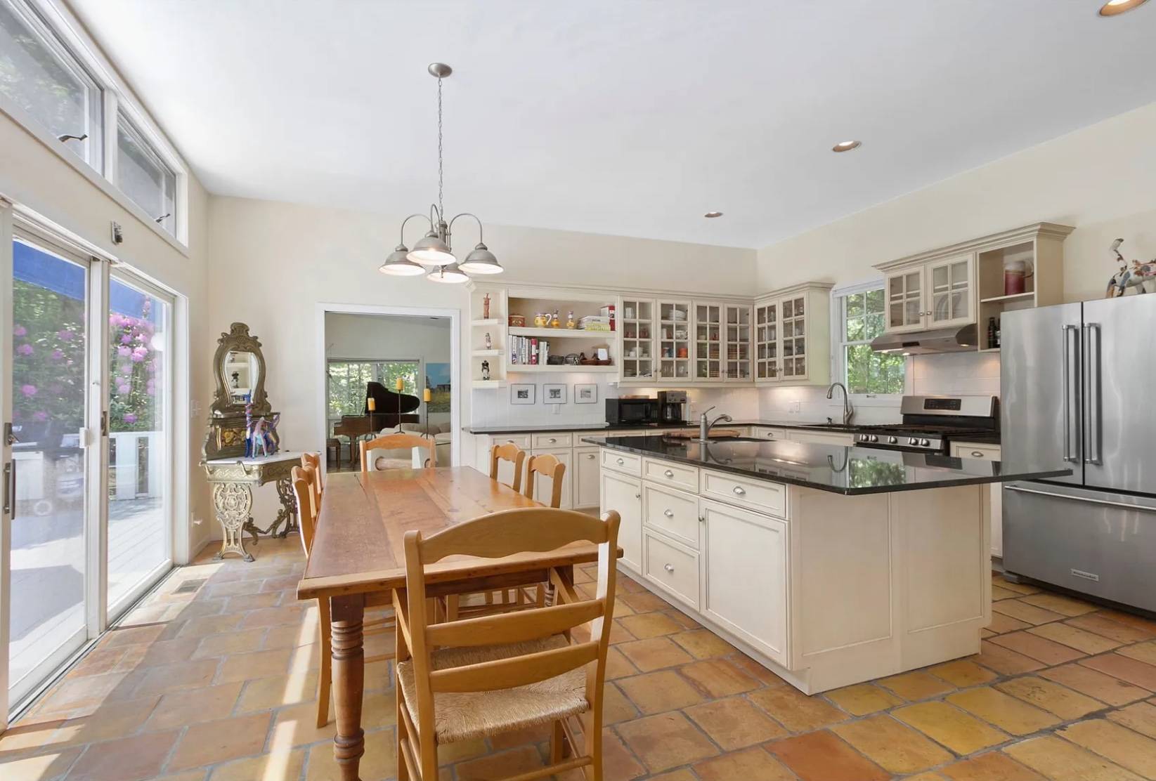 44 Longwoods Ln