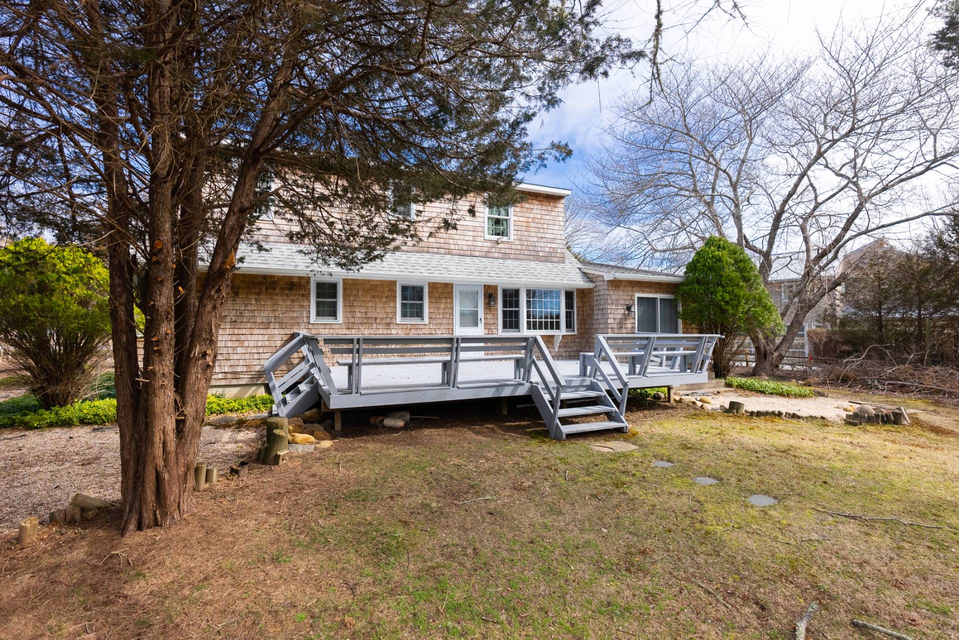 66 Hand Ln