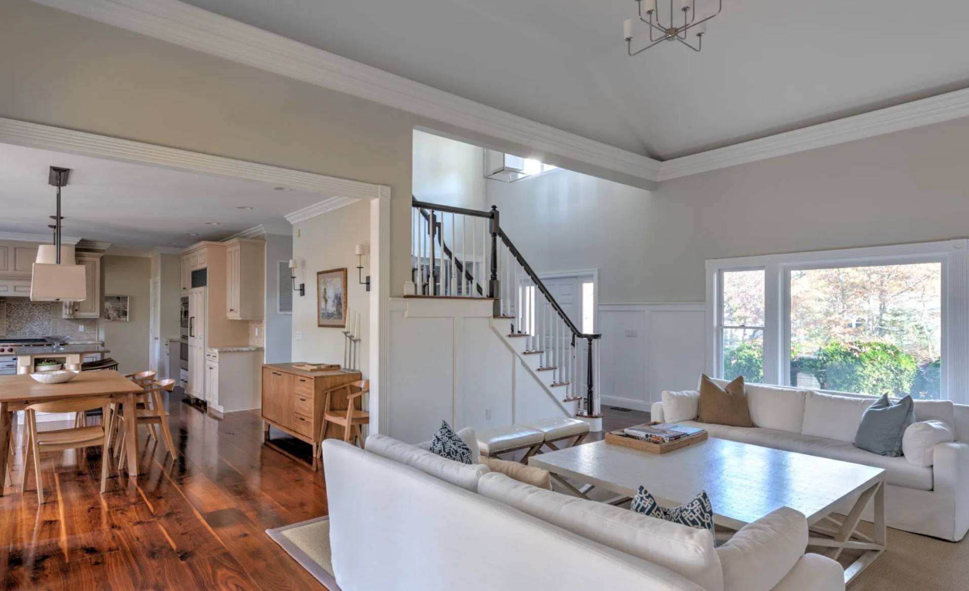 8 MOUNTAIN LAUREL LN
