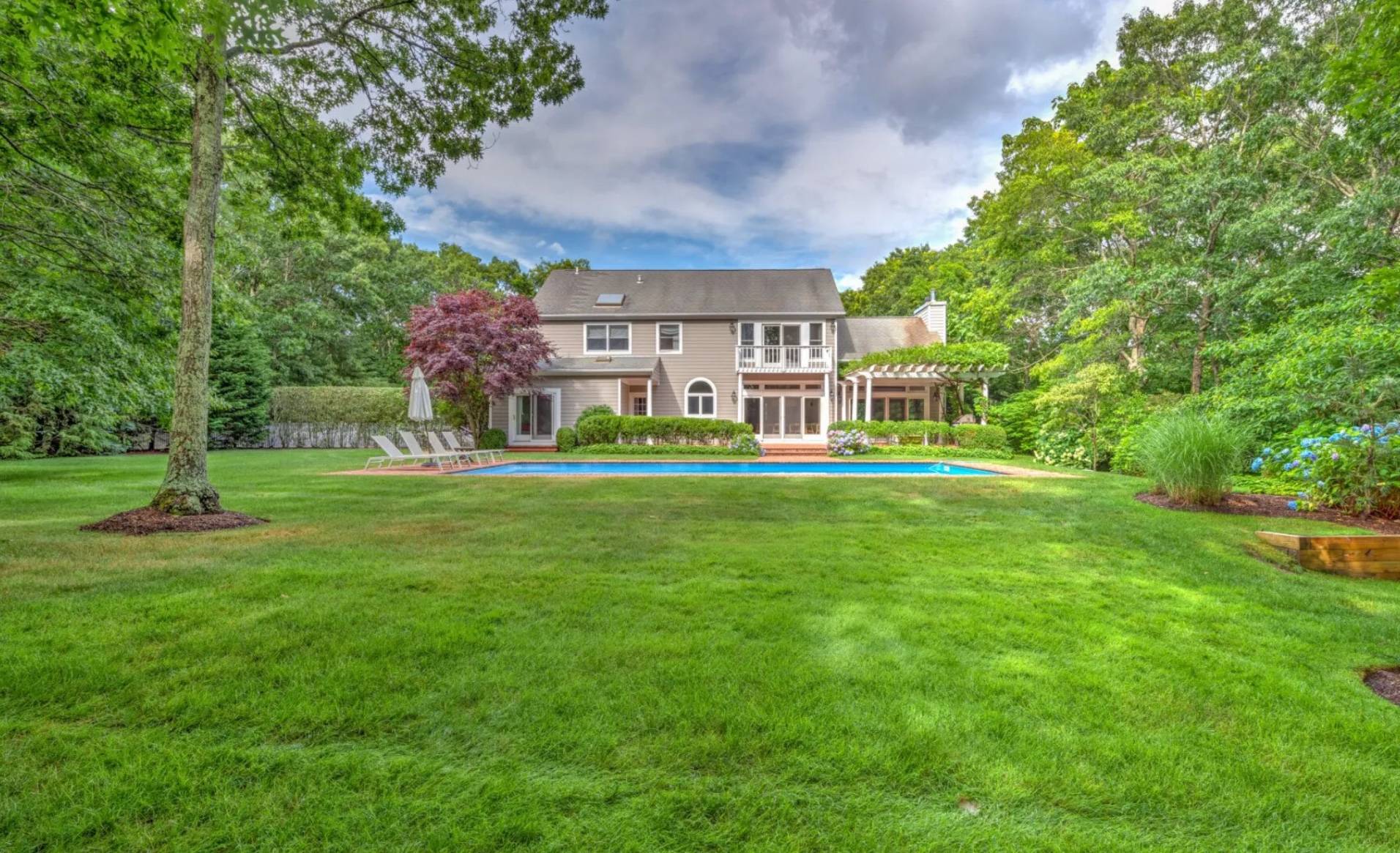 8 MOUNTAIN LAUREL LN