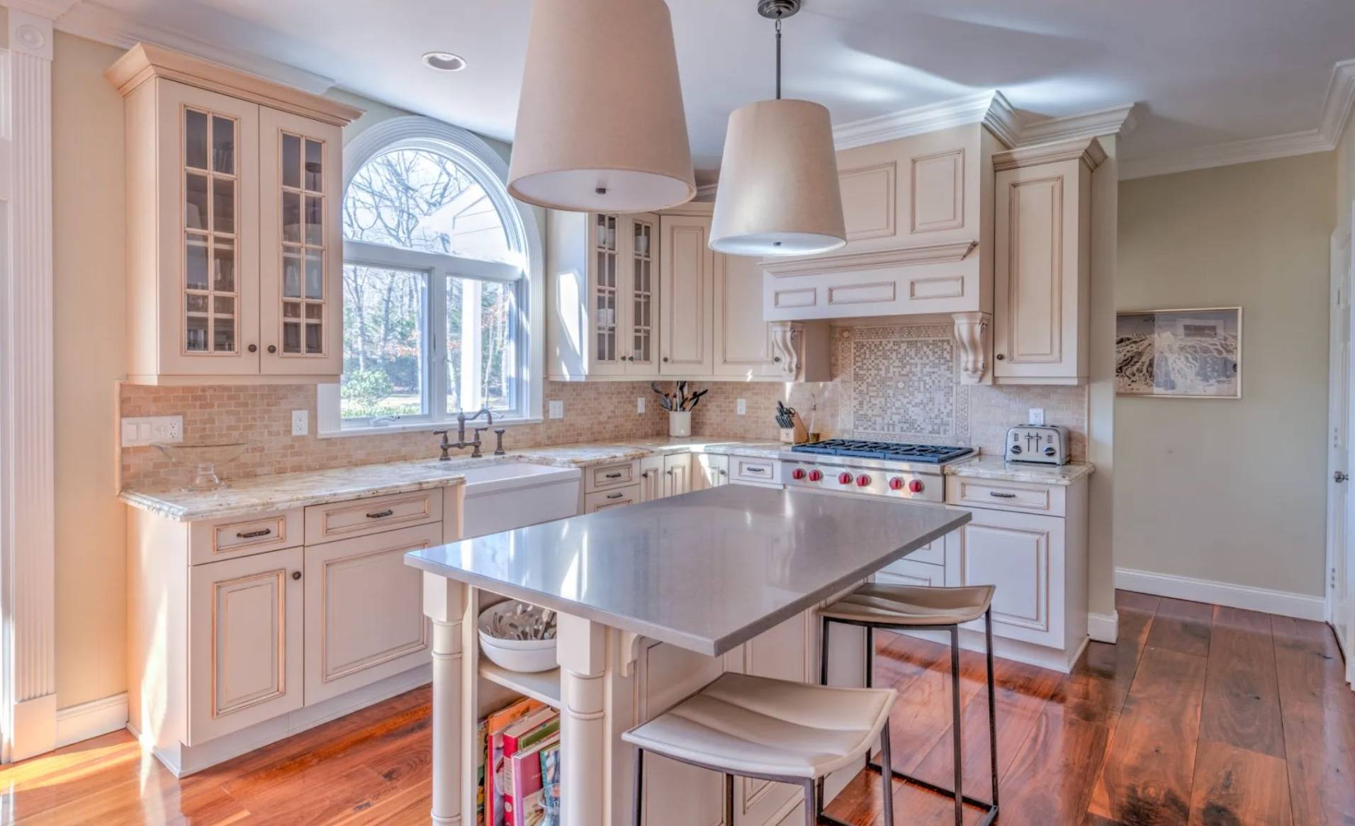 8 MOUNTAIN LAUREL LN
