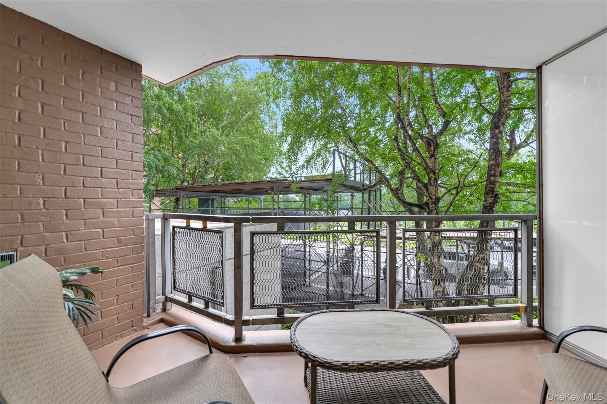 5800 Arlington Avenue Unit: 2R