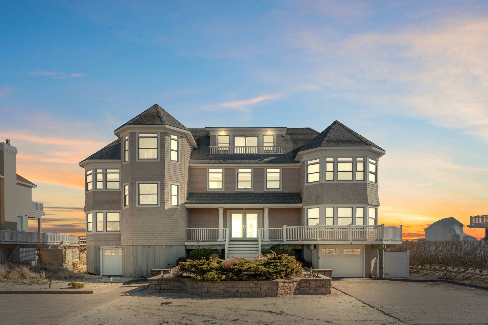 687 DUNE RD