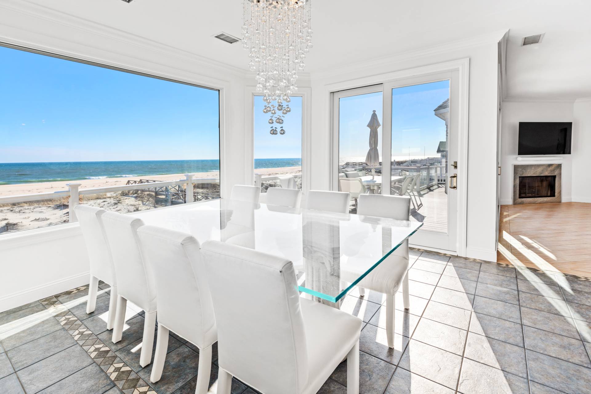 687 DUNE RD